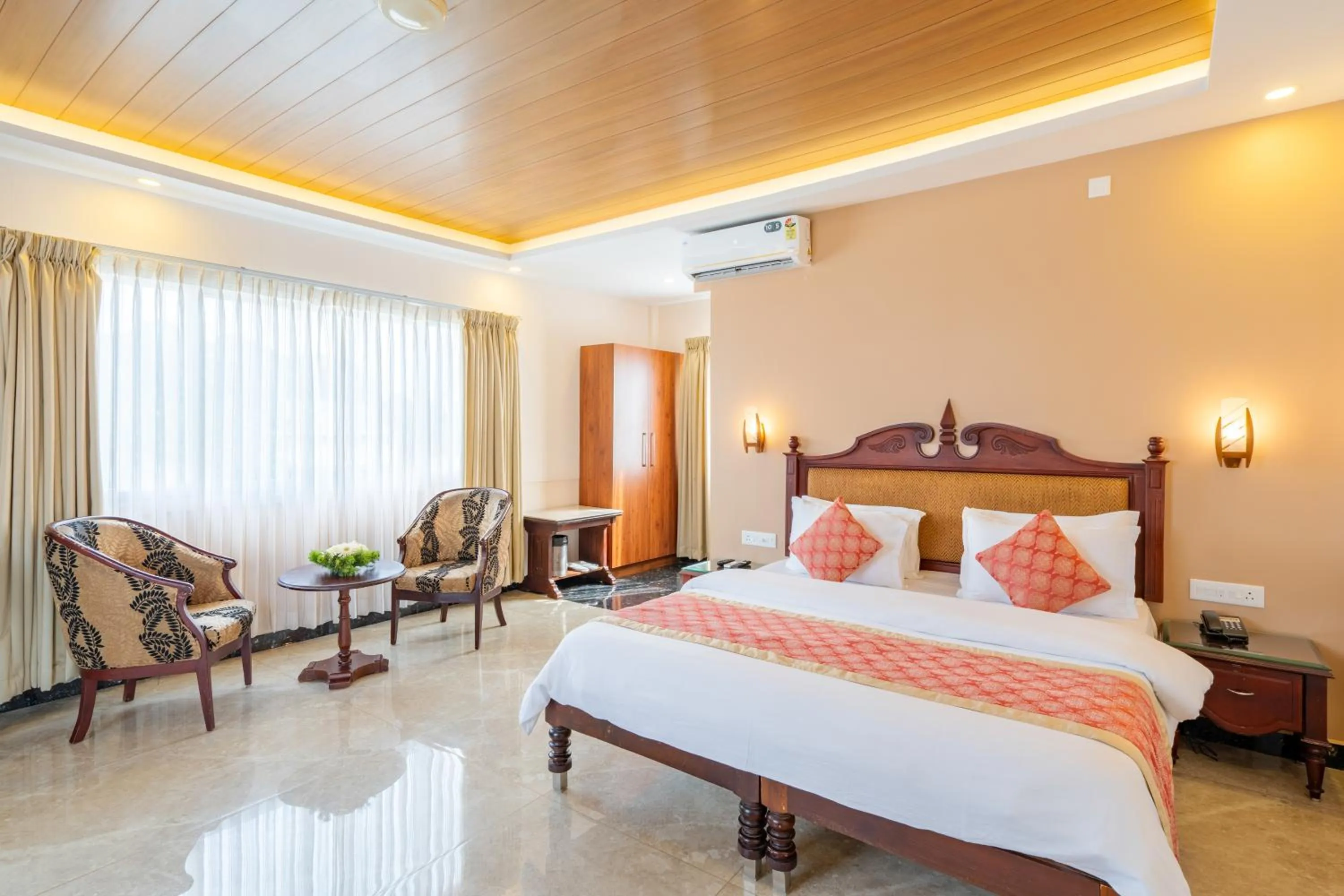 Bed in Seasons Thekkady