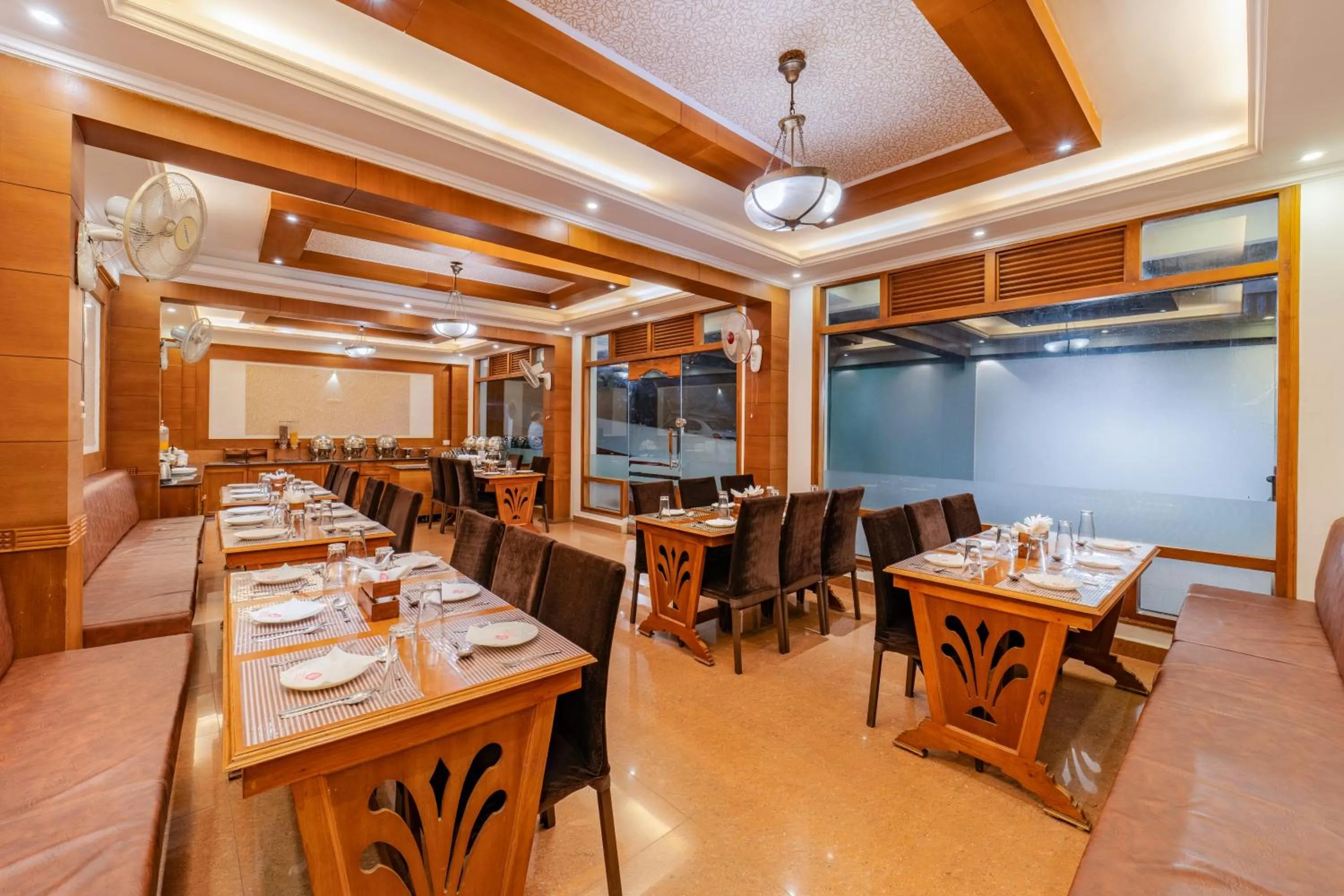 Restaurant/places to eat in Seasons Thekkady