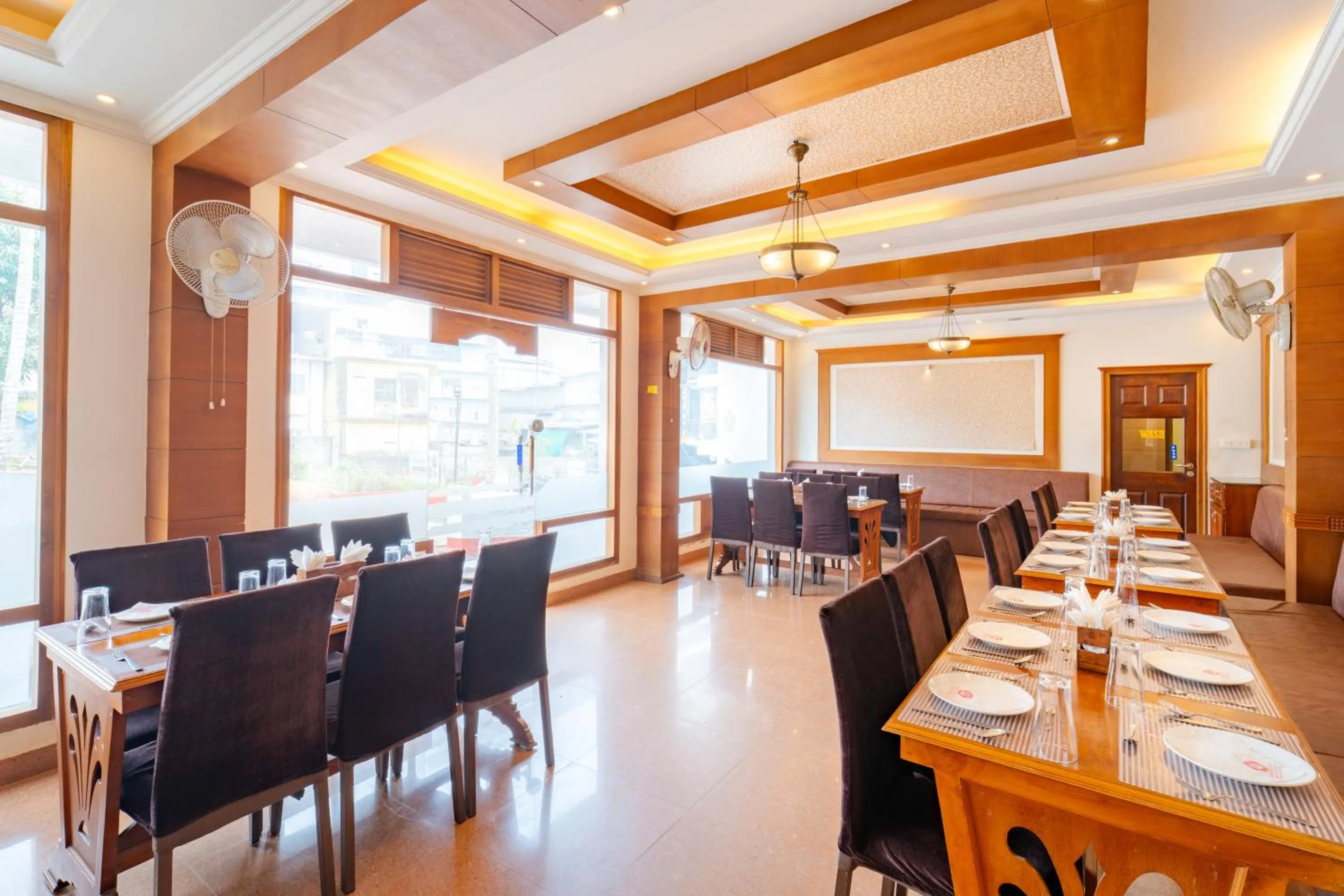 Restaurant/places to eat in Seasons Thekkady