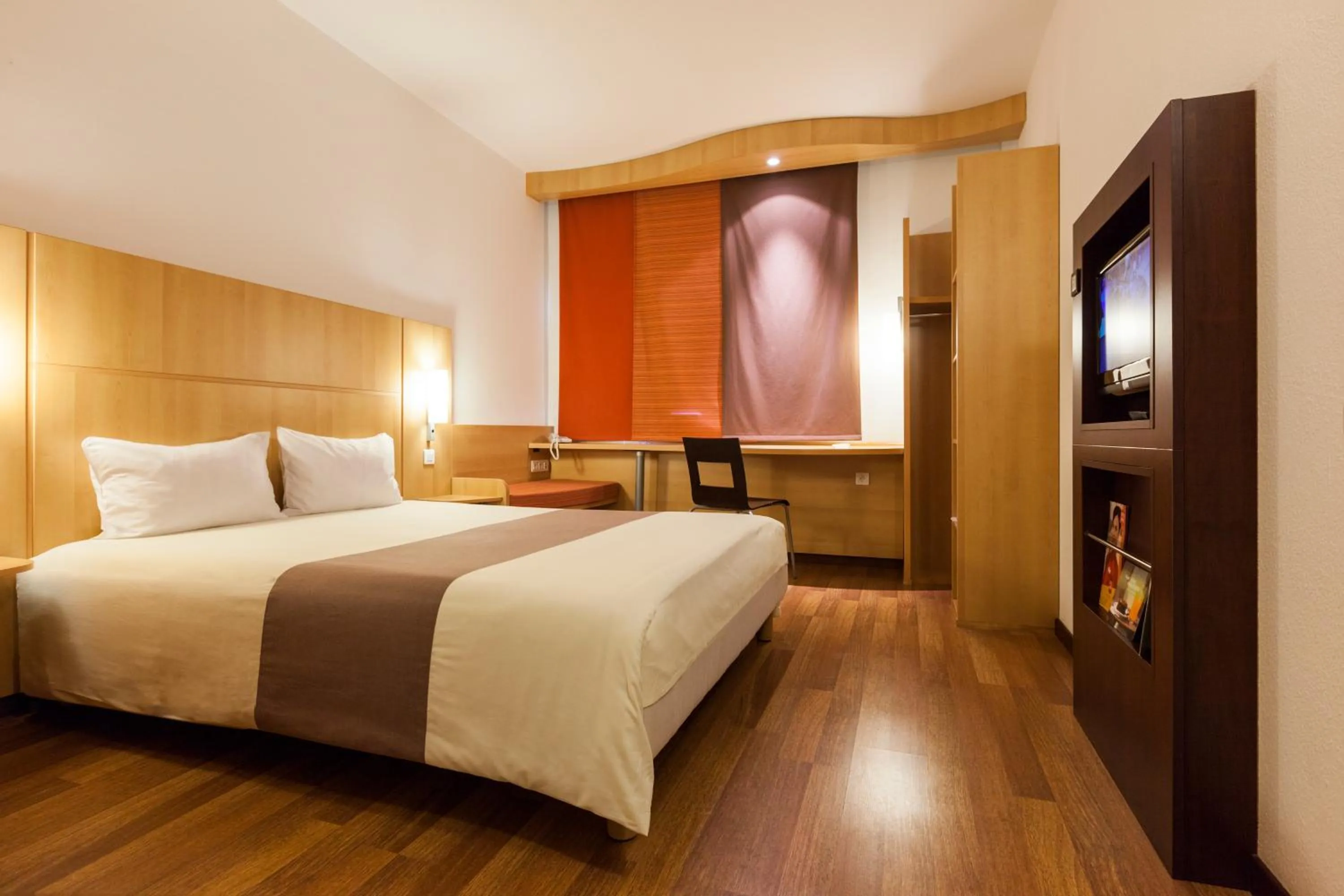 Bedroom, Bed in Ibis Tunis