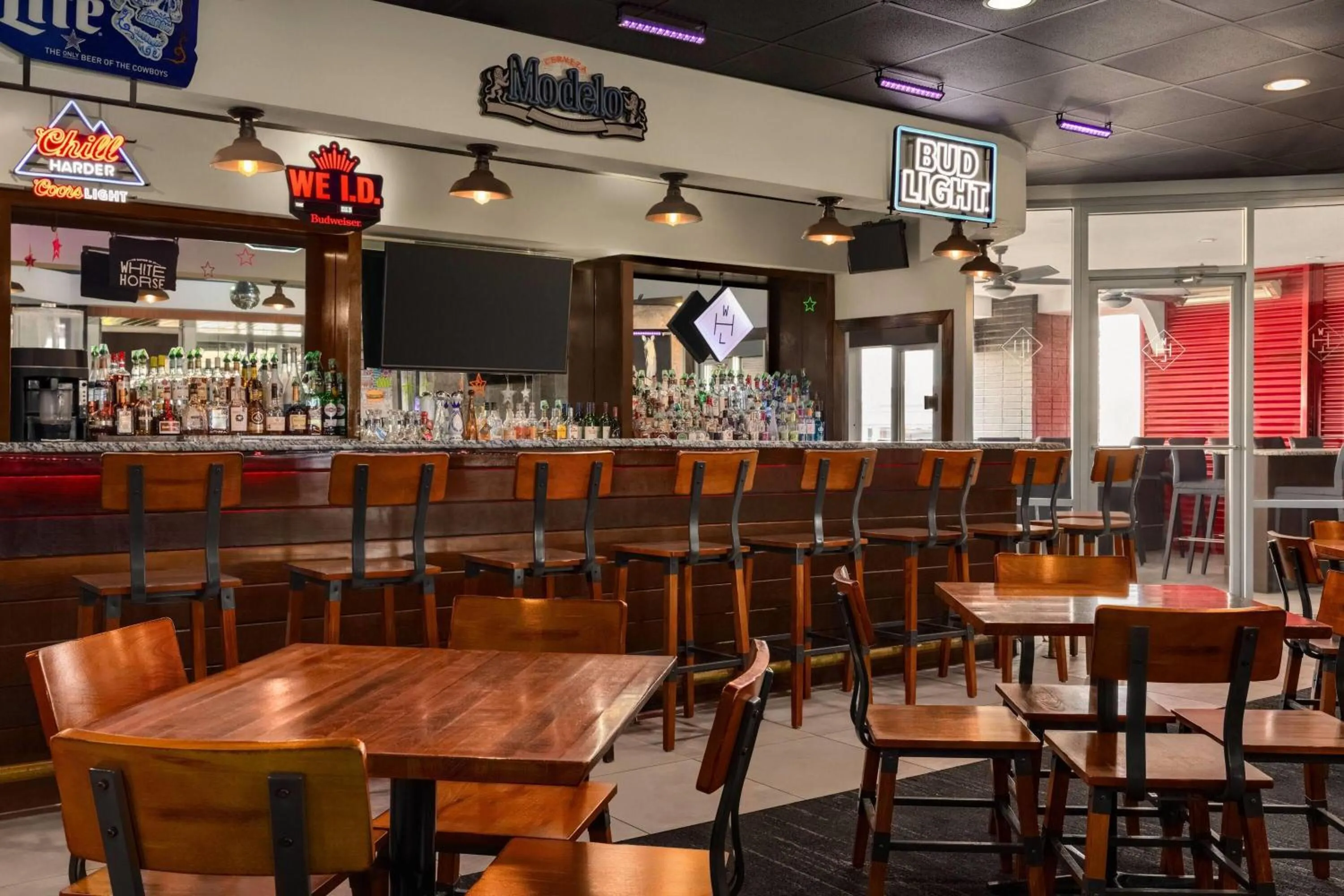 Lounge or bar in Ramada by Wyndham Del Rio