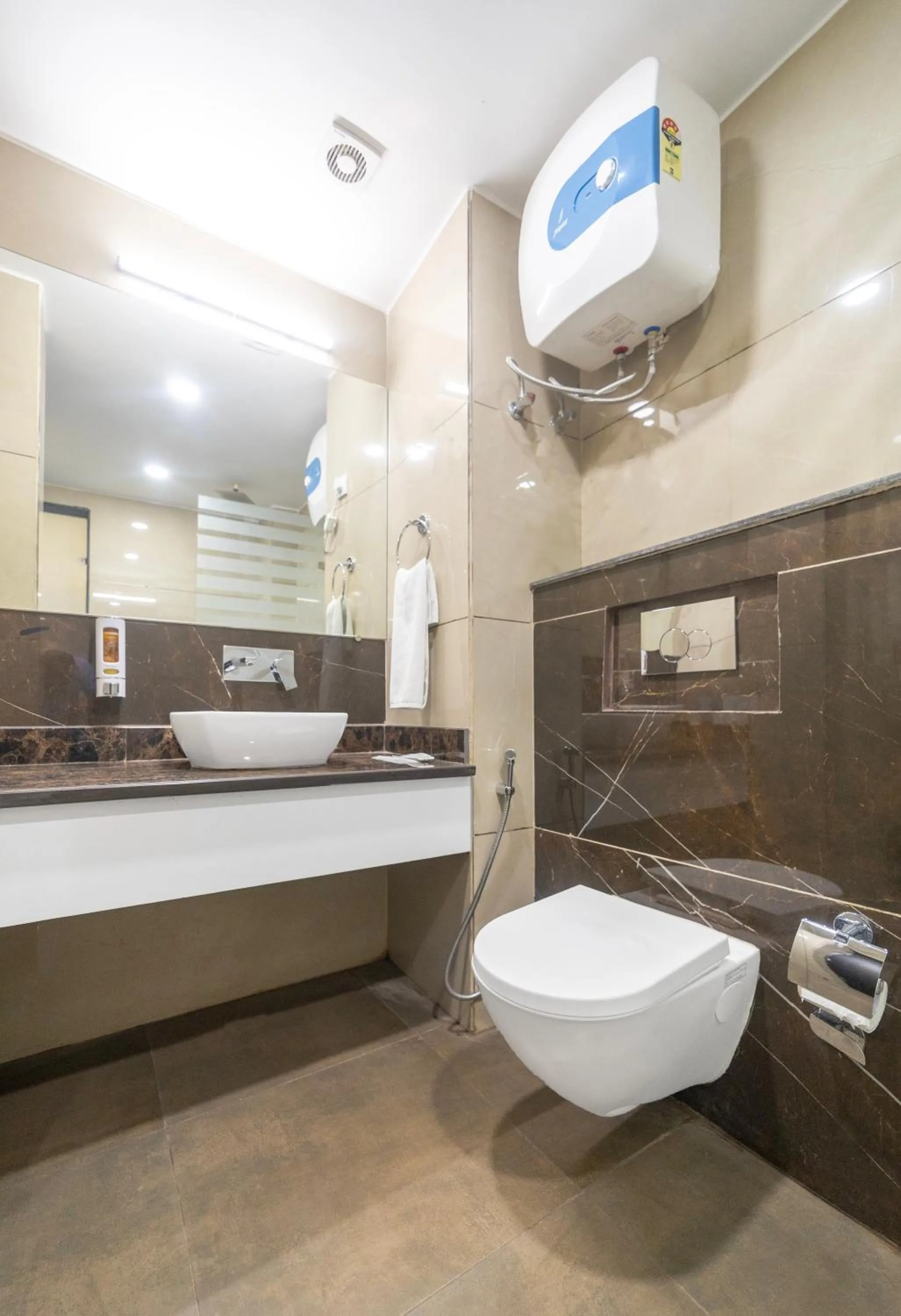 Bathroom in Hotel Green - Behind Parmarth Niketan