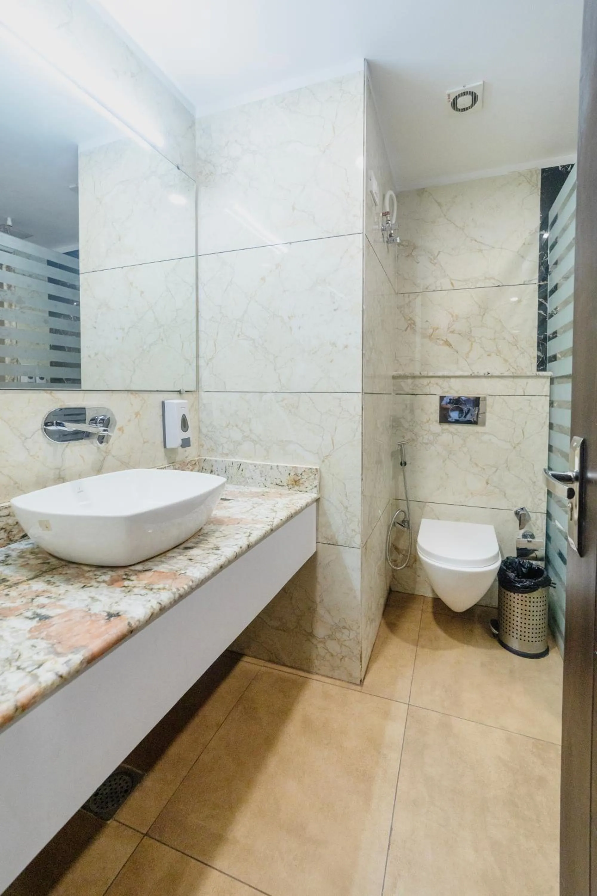 Bathroom in Hotel Green - Behind Parmarth Niketan