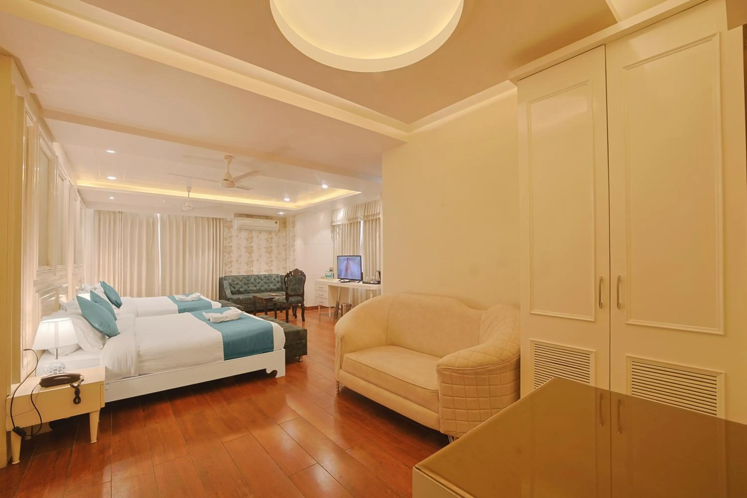 Photo of the whole room, Bed in Hotel Green - Behind Parmarth Niketan