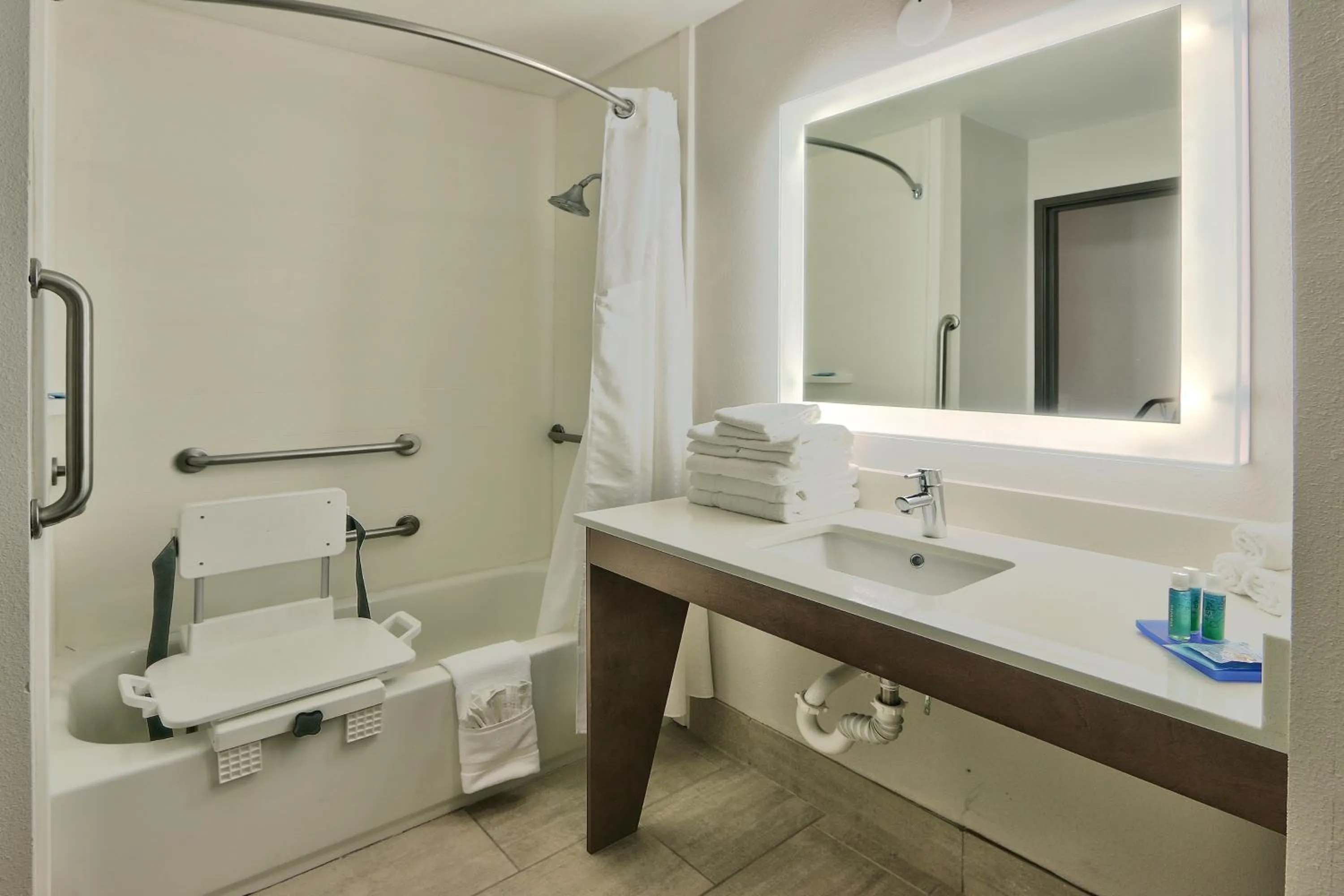 Bathroom in Holiday Inn Express & Suites Portales by IHG