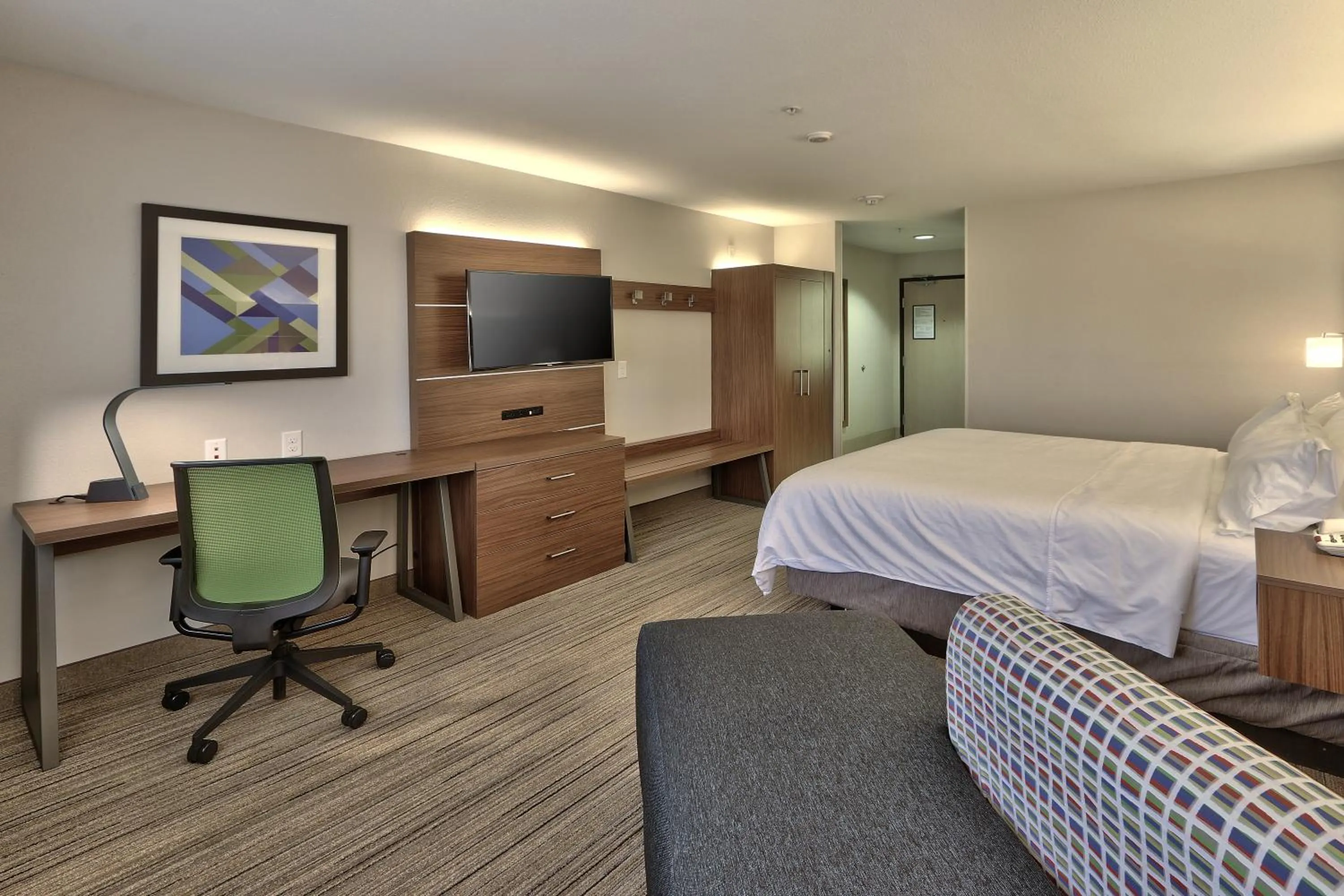 Photo of the whole room, Bed in Holiday Inn Express & Suites Portales by IHG