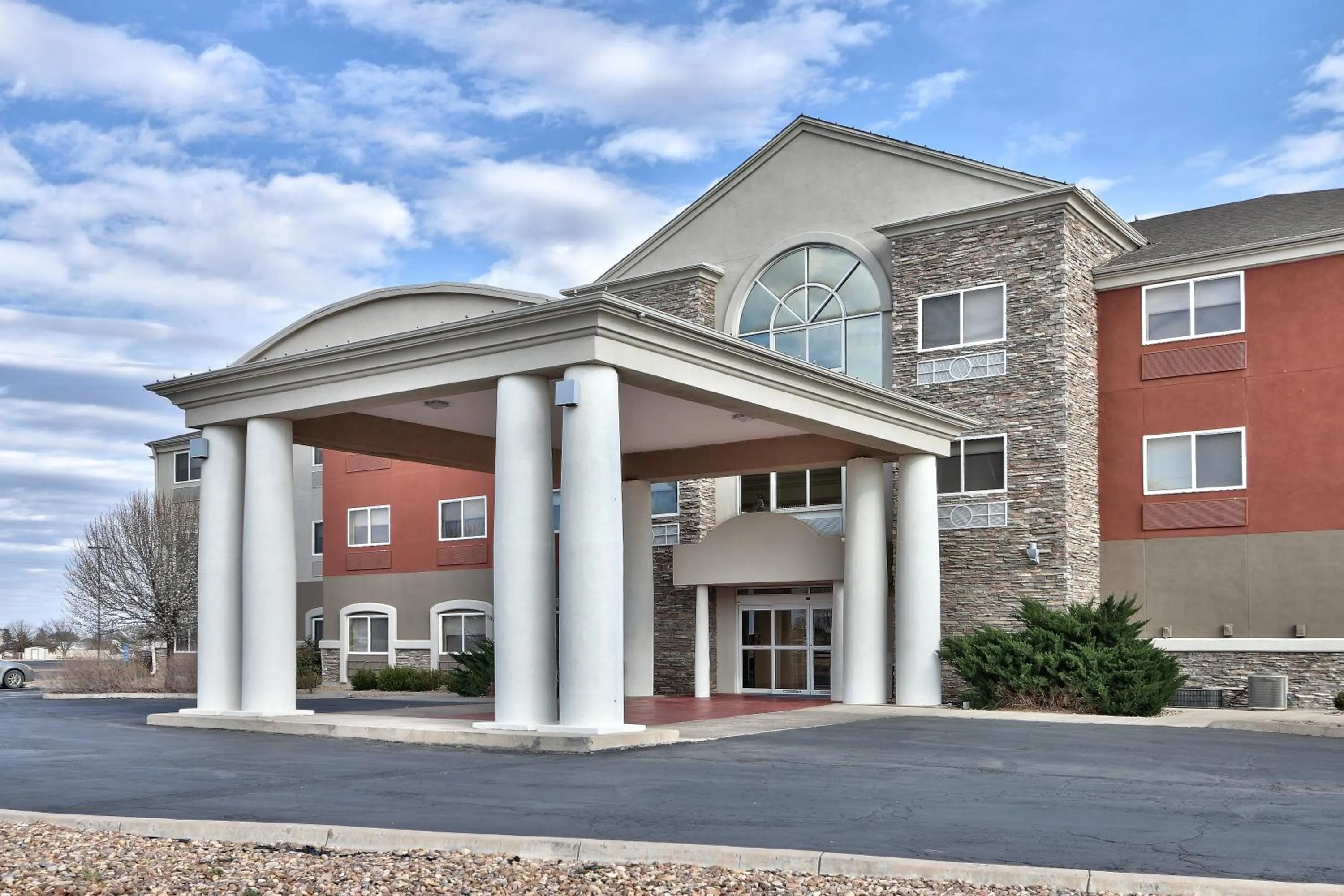Property building in Holiday Inn Express & Suites Portales by IHG