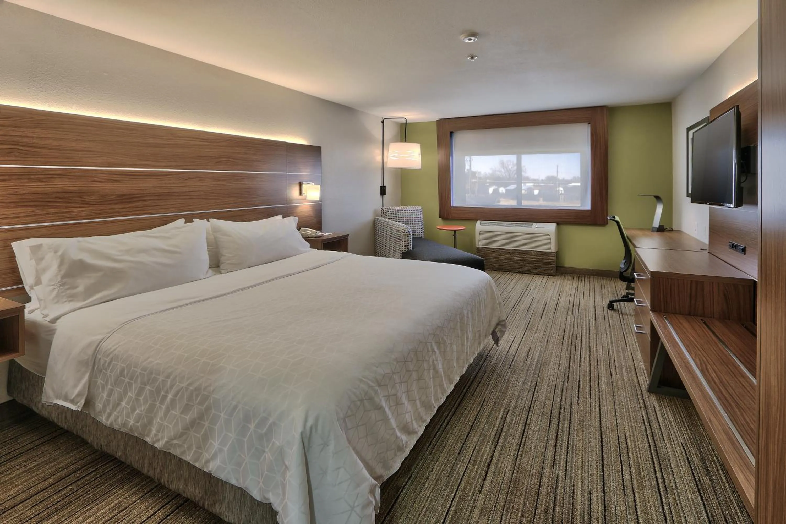 Photo of the whole room, Bed in Holiday Inn Express & Suites Portales by IHG