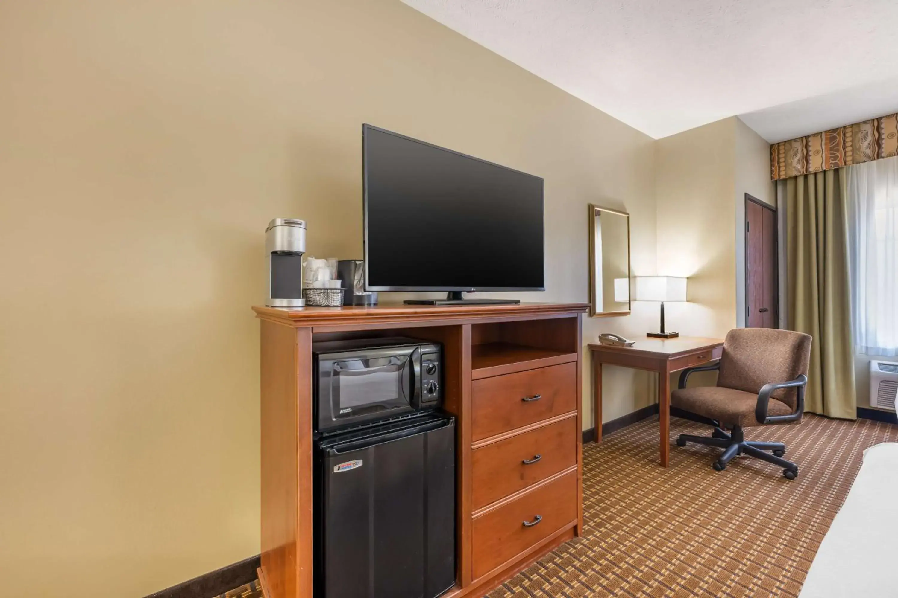 King Room - Disability Access/Non-Smoking in Best Western Plus Grand Island Inn and Suites King Room - Disability Access/Non-Smoking in Best Western Plus Grand Island Inn and Suites
