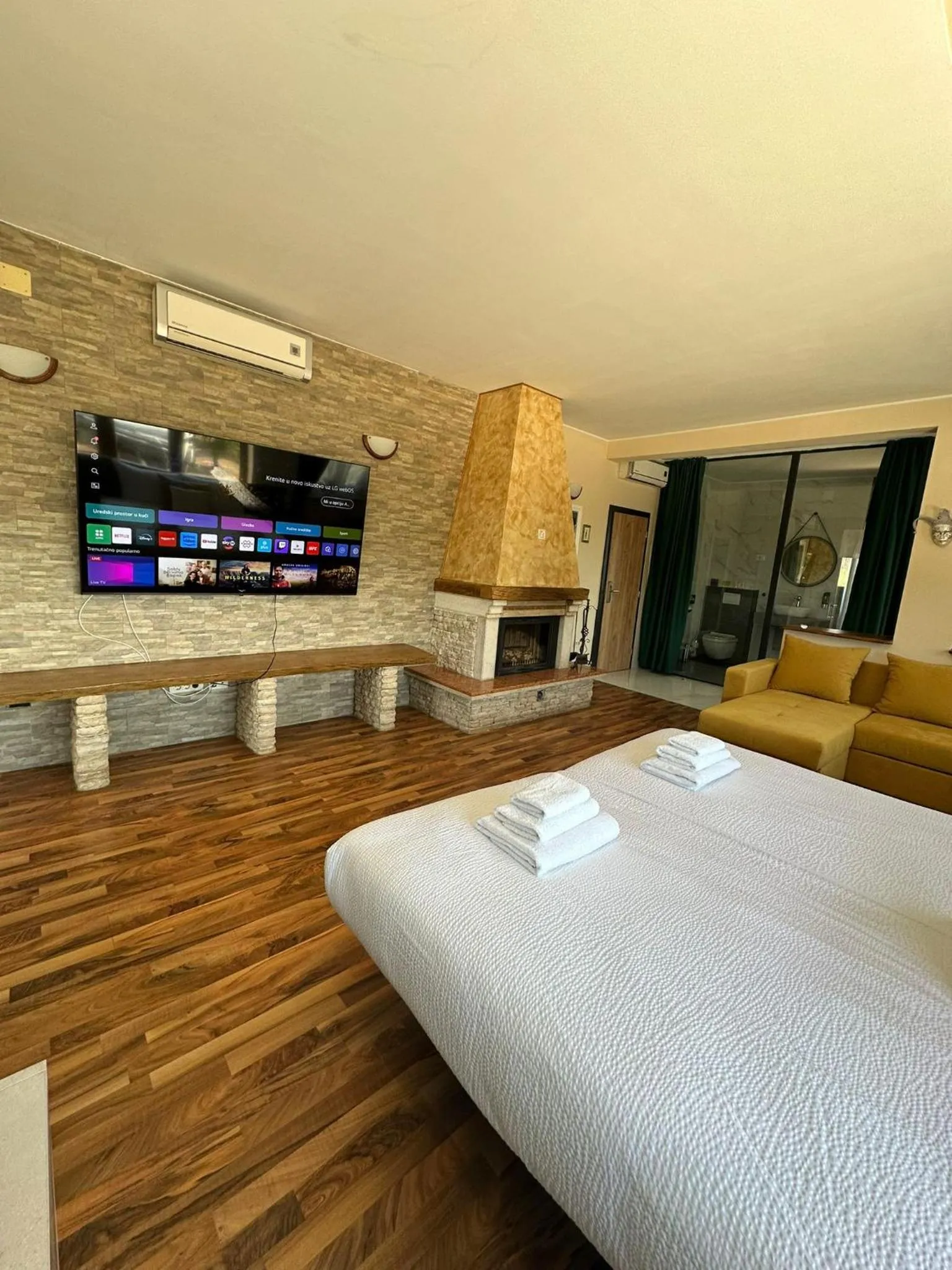 TV and multimedia in Hotel Natura Vilanija