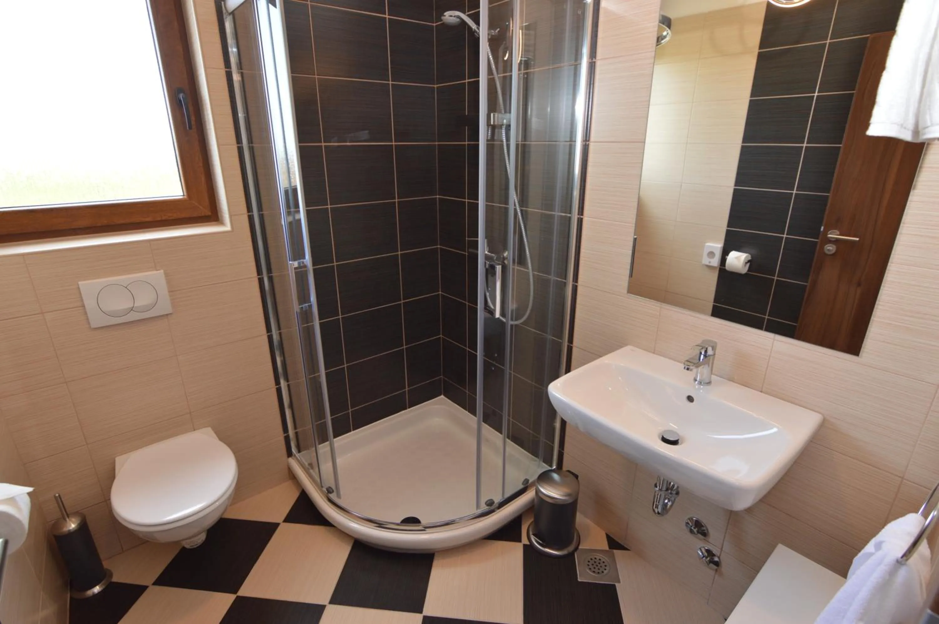 Shower in Hotel Natura Vilanija