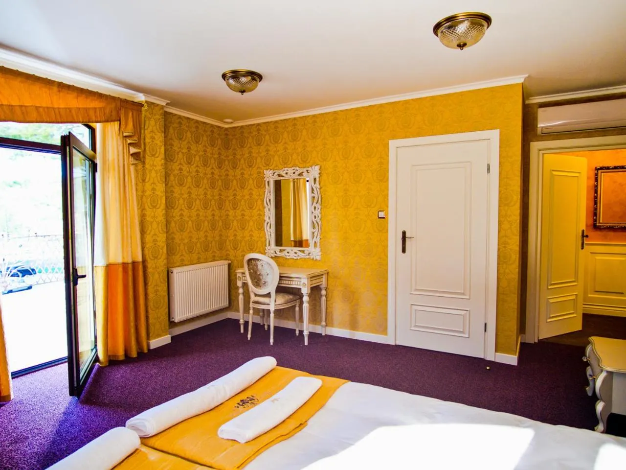 Communal lounge/ TV room in ROYAL PALACE Centrum Bankietowe