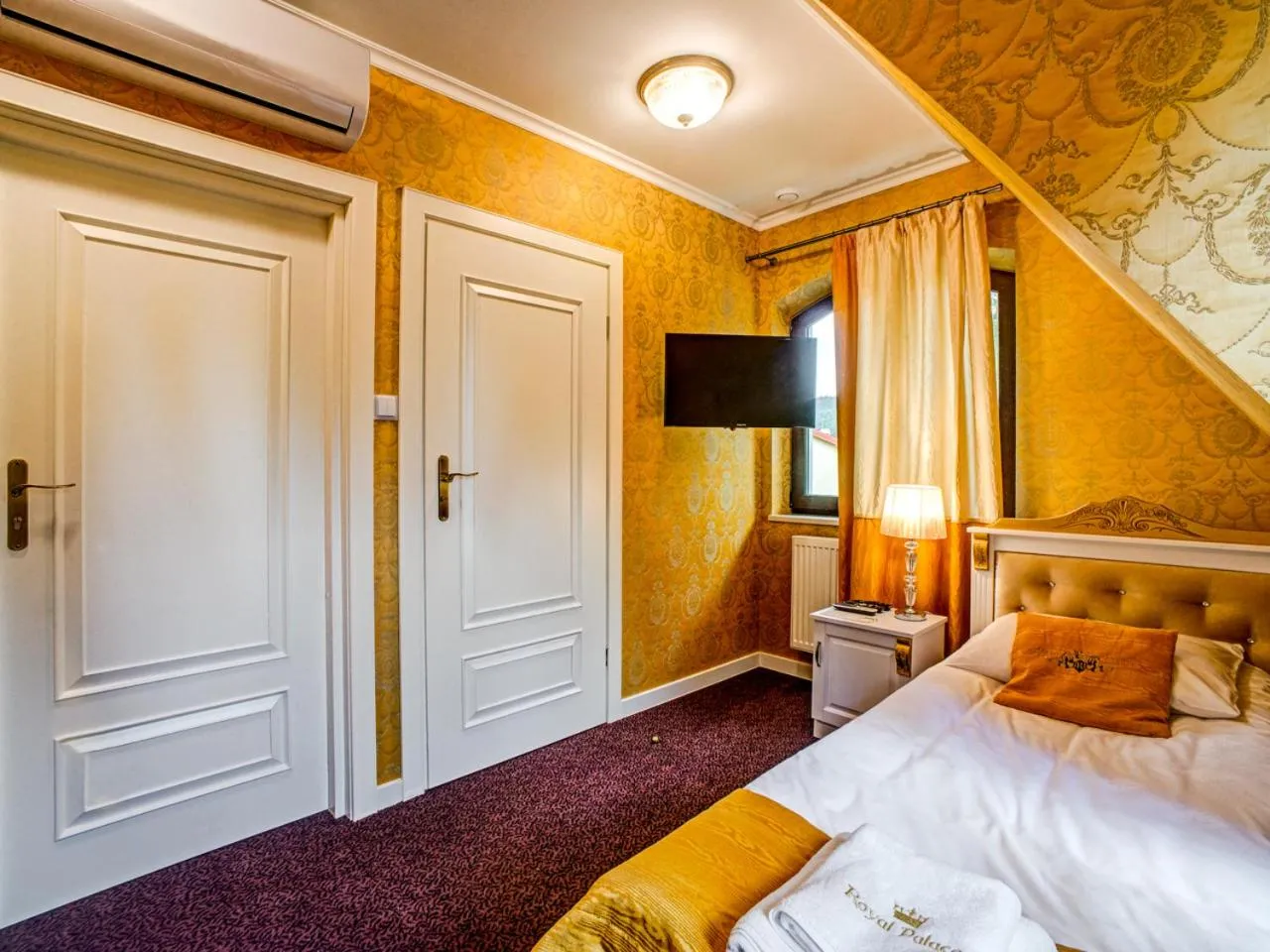 Communal lounge/ TV room in ROYAL PALACE Centrum Bankietowe