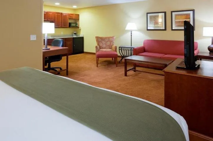 Photo of the whole room, Bed in Holiday Inn Express Hotel and Suites Stevens Point by IHG