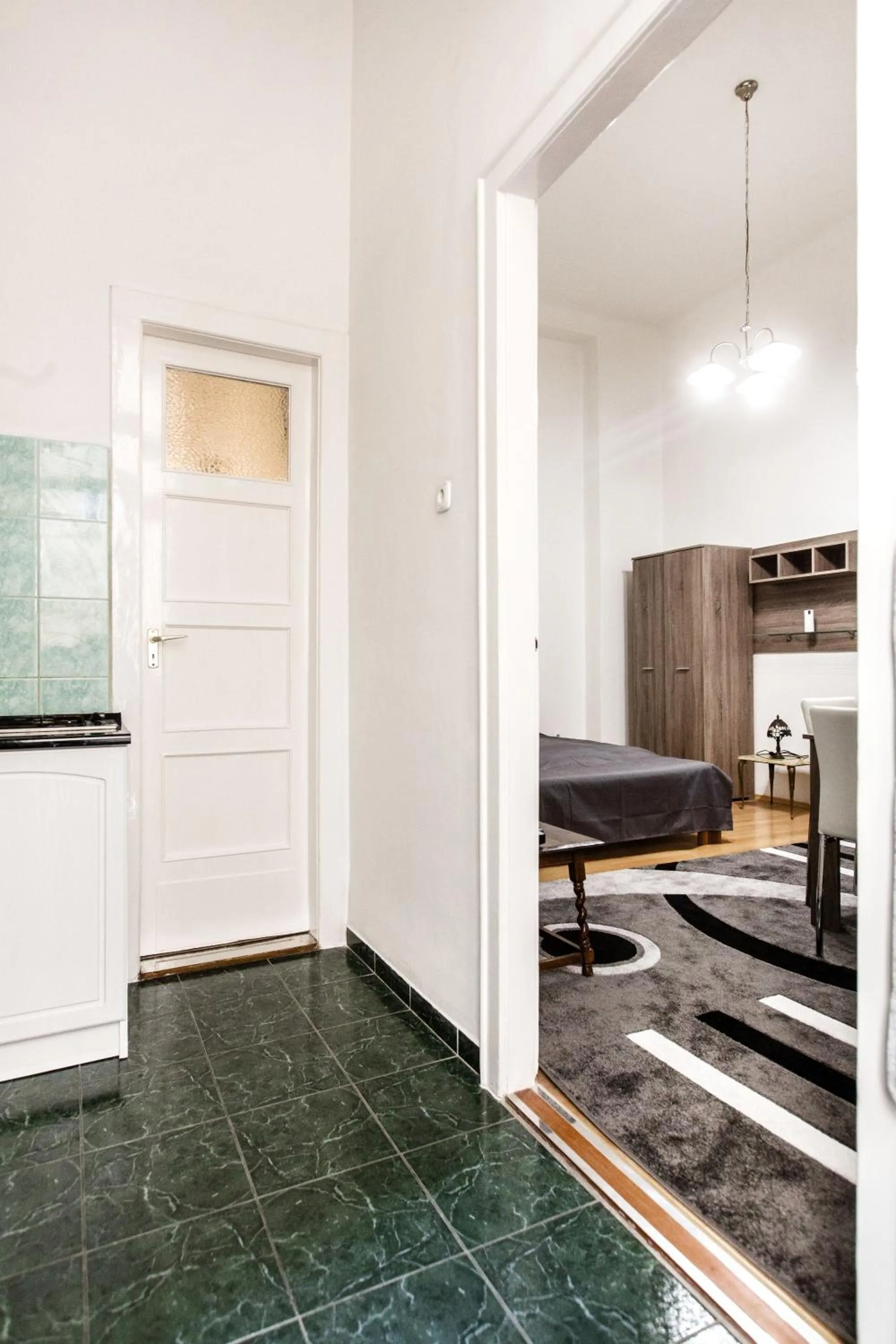 W2 Synagogue Apartment