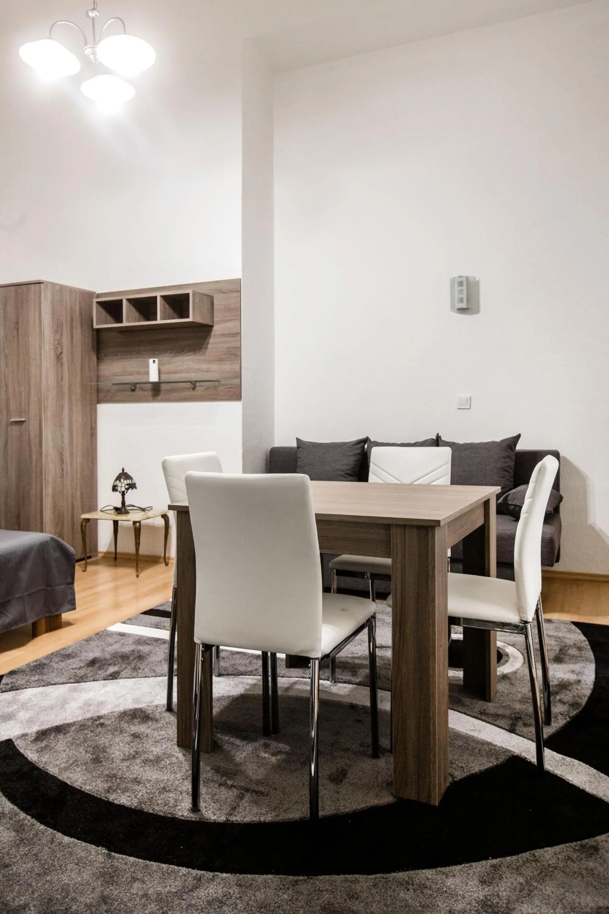 W2 Synagogue Apartment
