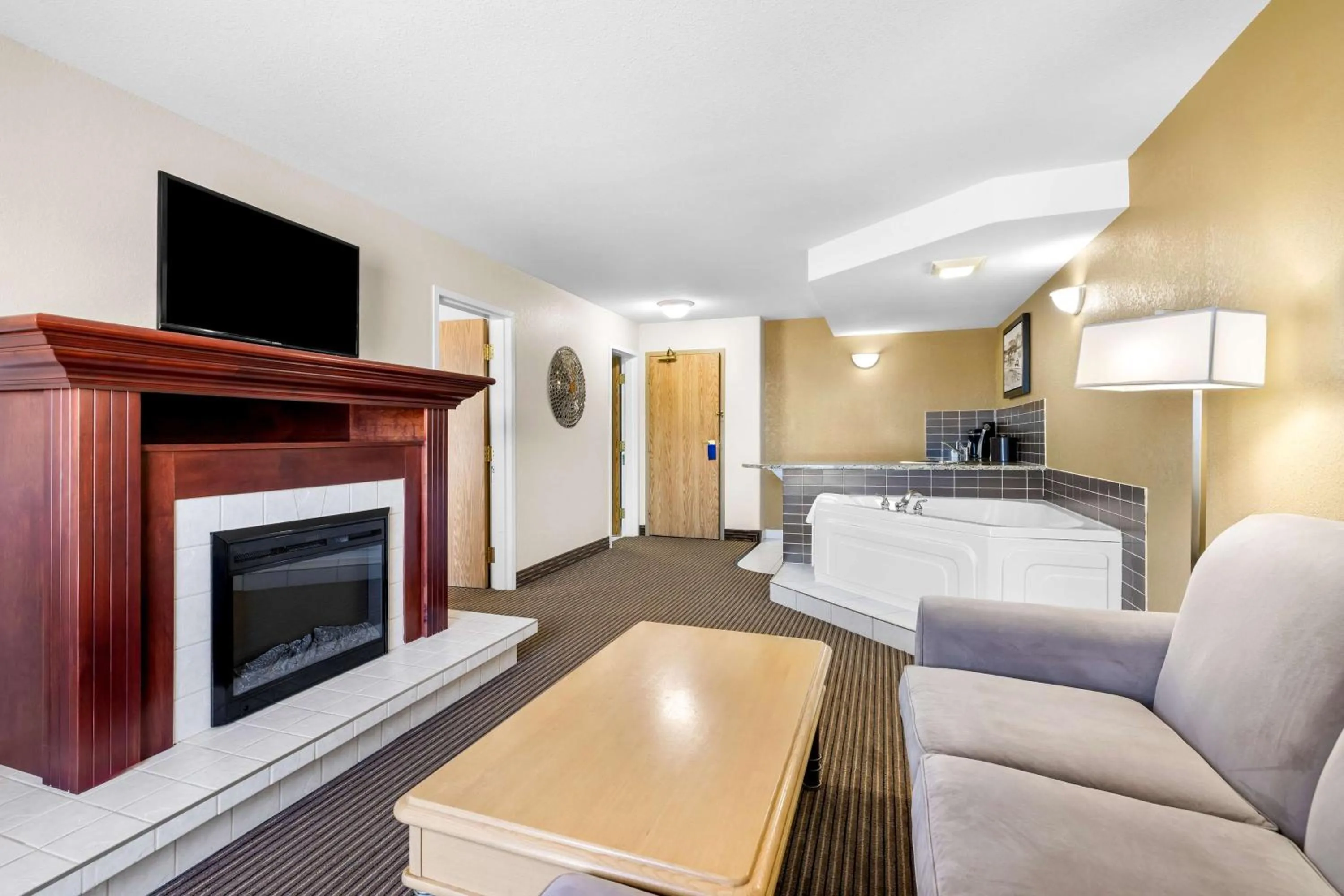 Bedroom in SureStay Plus Hotel by Best Western Drumheller