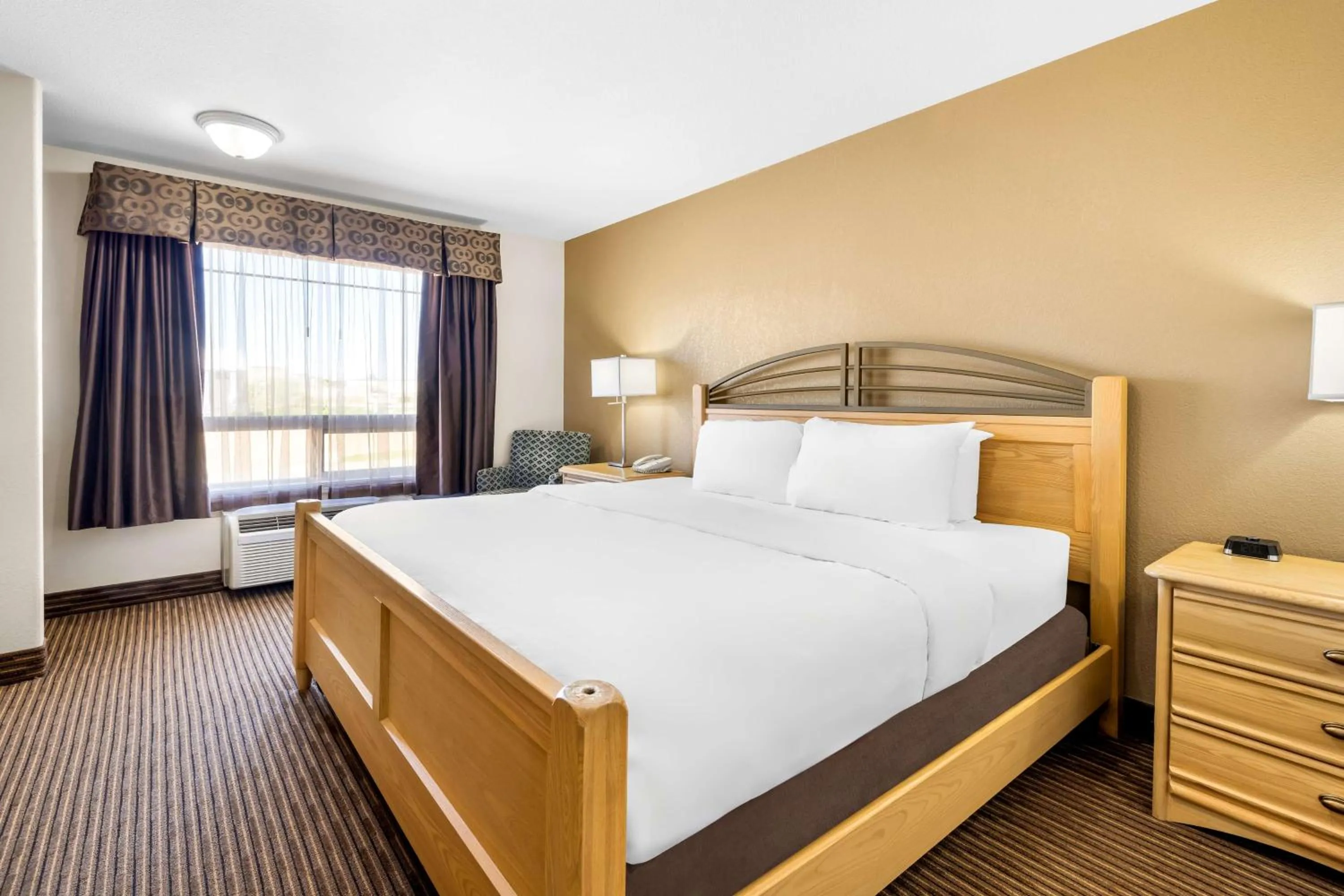 Bedroom, Bed in SureStay Plus Hotel by Best Western Drumheller
