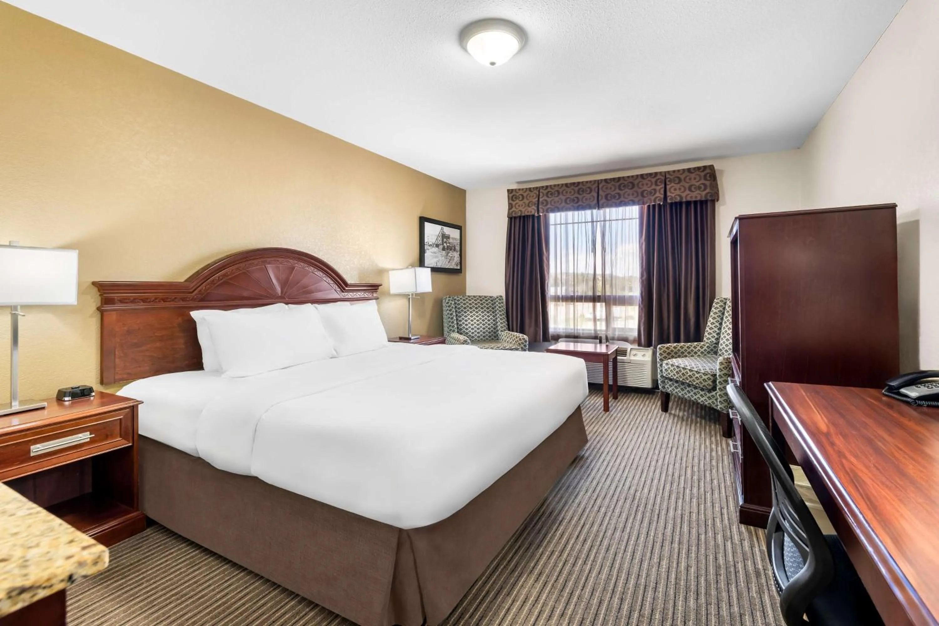 Bedroom, Bed in SureStay Plus Hotel by Best Western Drumheller