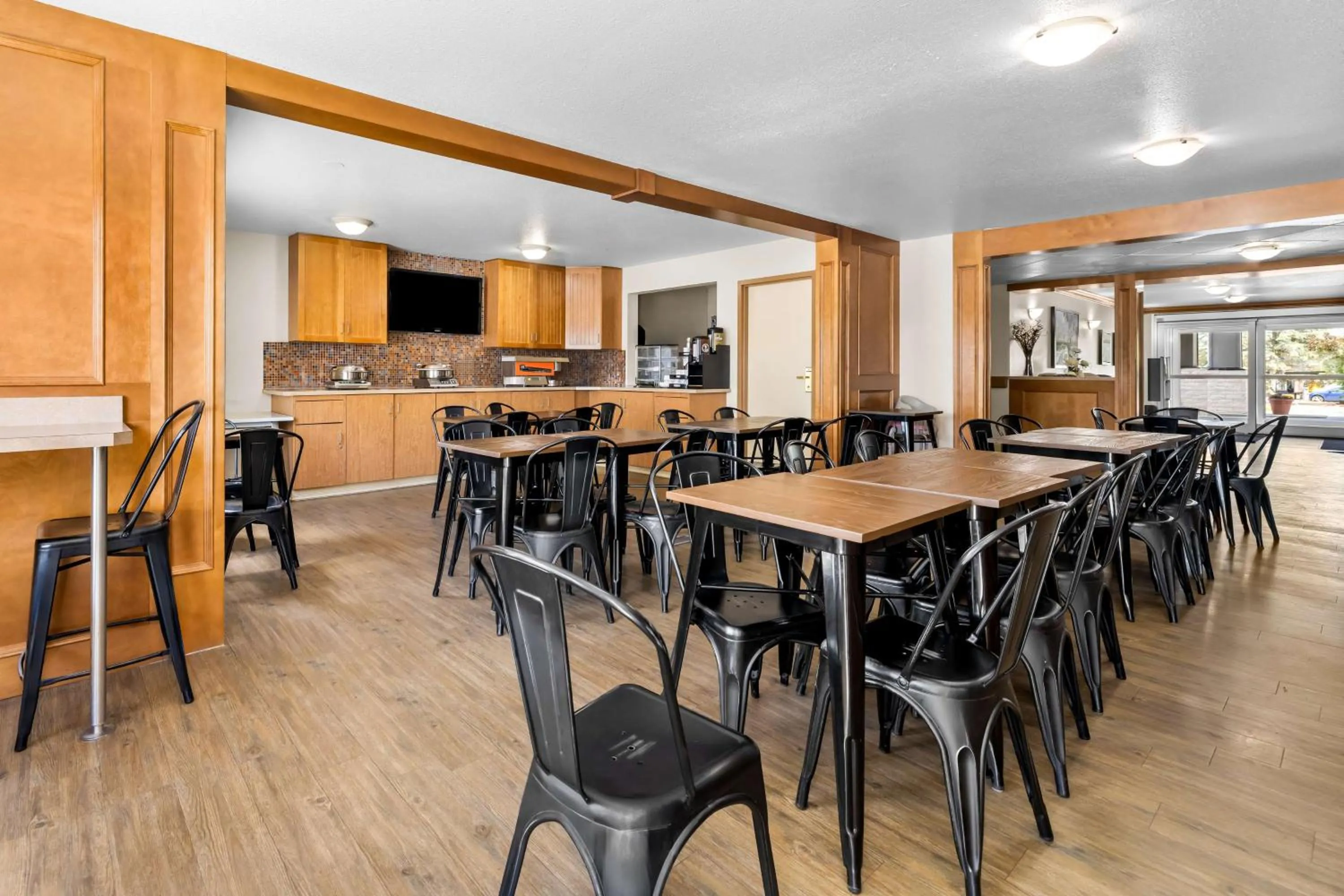 Breakfast in SureStay Plus Hotel by Best Western Drumheller