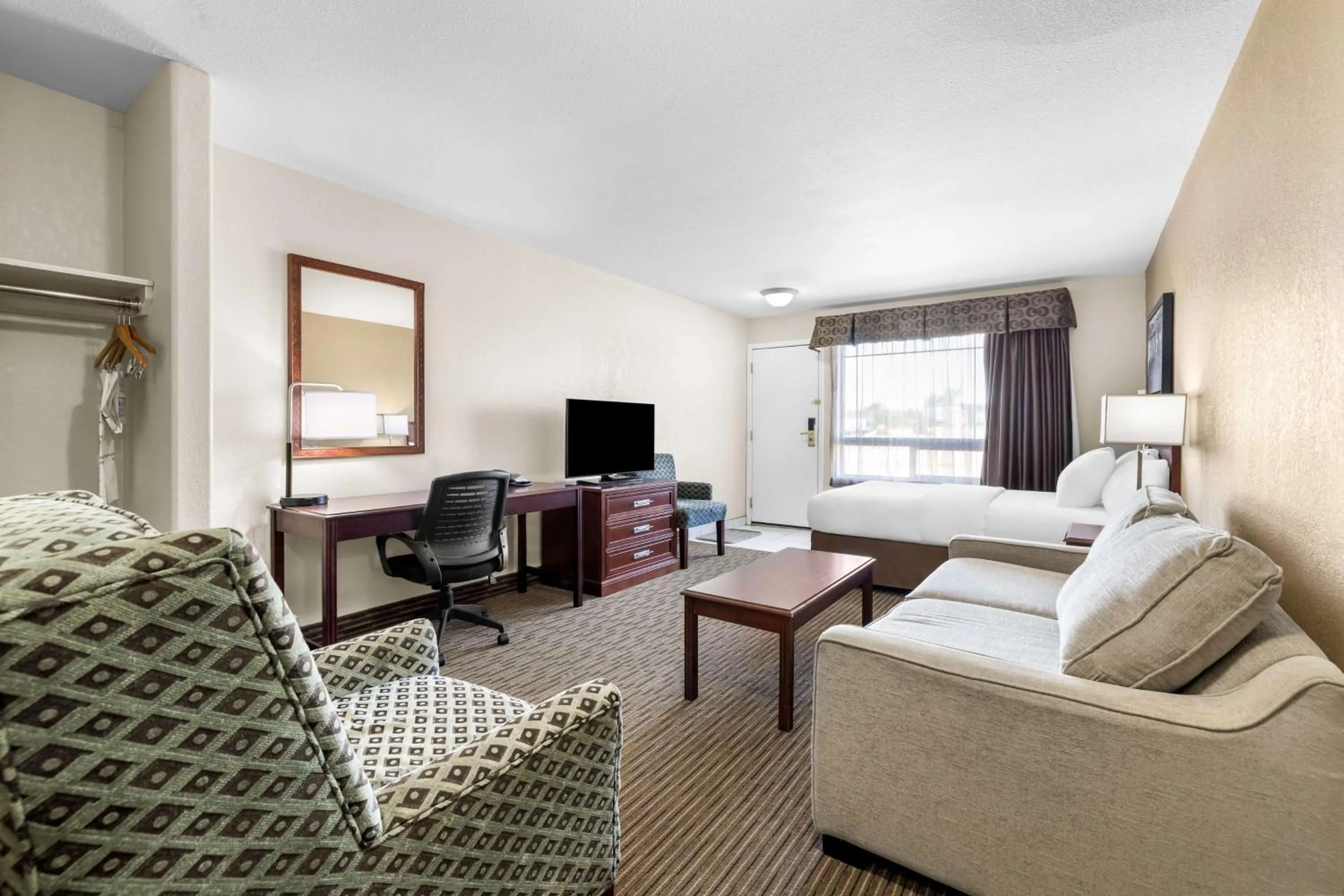 Bedroom, Bed in SureStay Plus Hotel by Best Western Drumheller