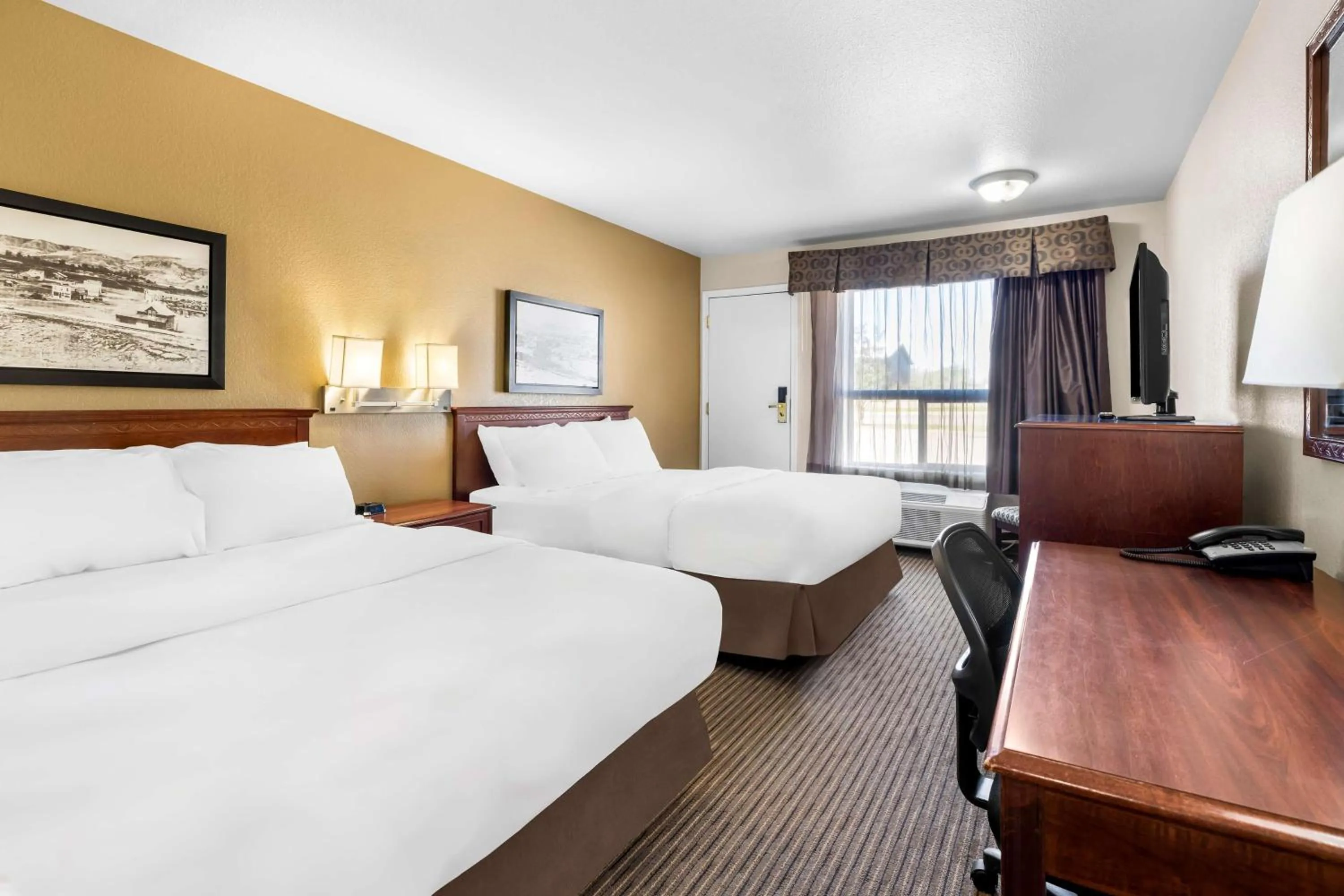 Bedroom, Bed in SureStay Plus Hotel by Best Western Drumheller