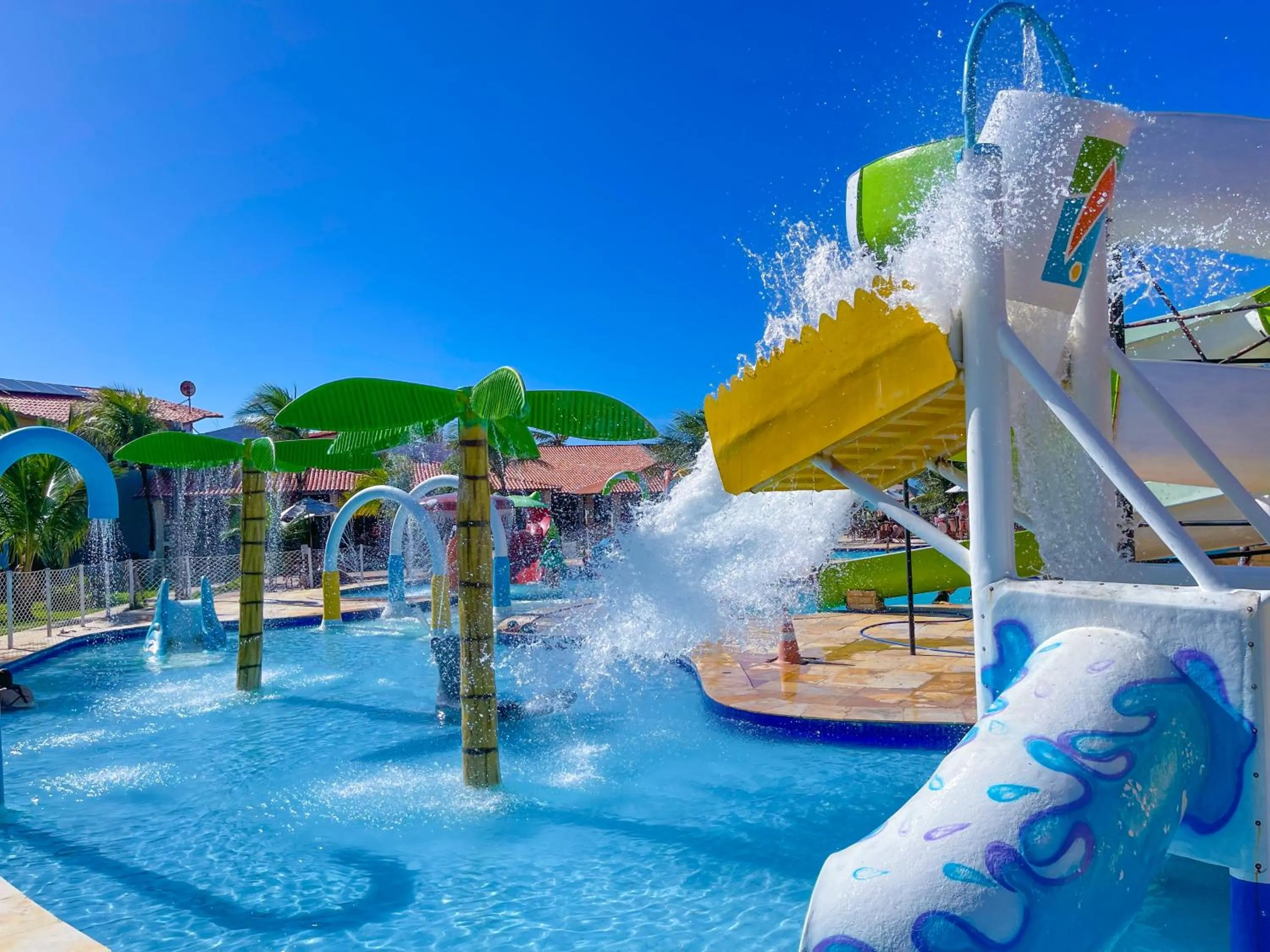 Aqua park in Jangadeiro Praia Hotel Resort - Parque Aquático e Pé na Areia