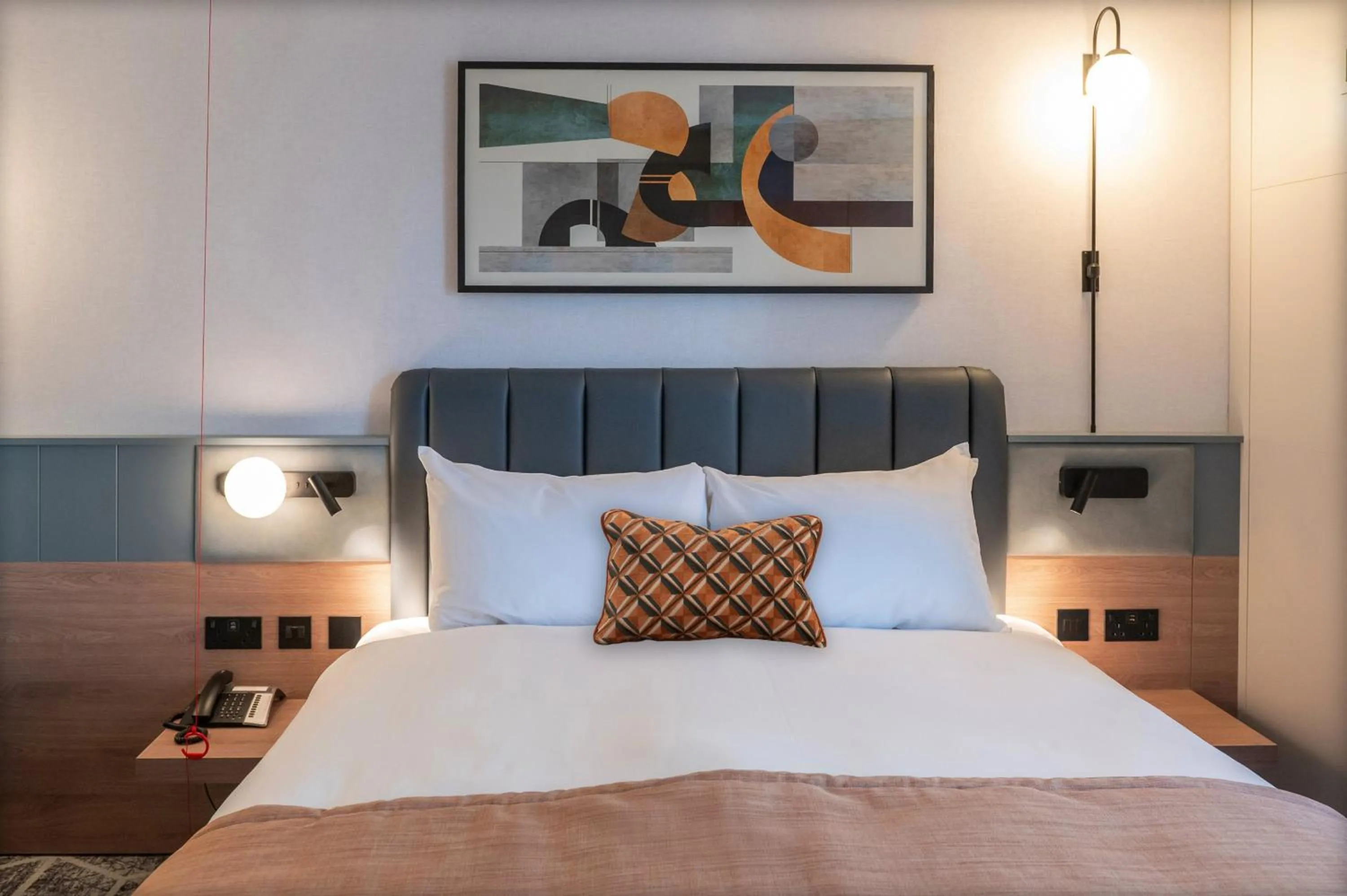 Photo of the whole room, Bed in Crowne Plaza Birmingham City by IHG