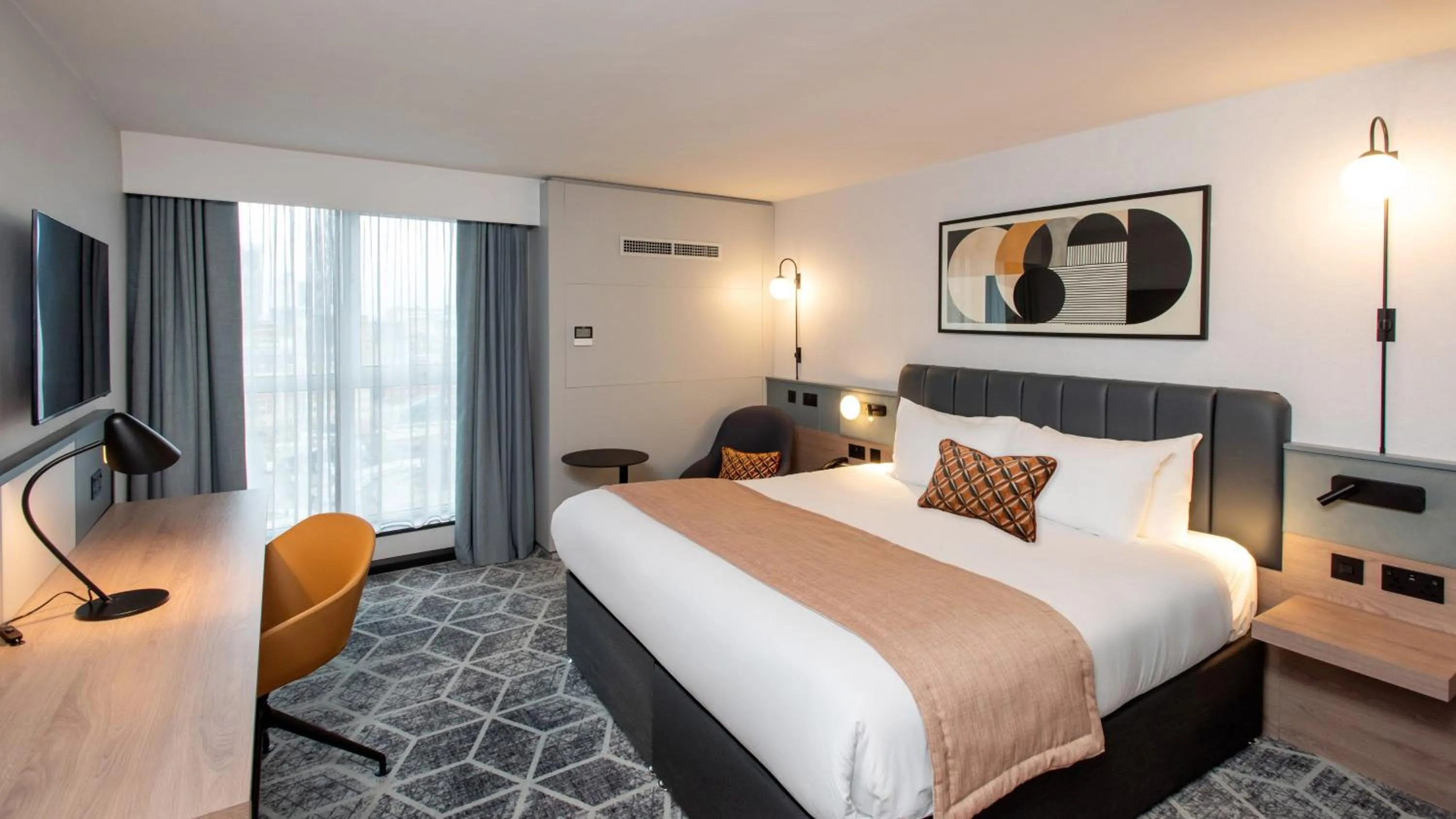 Photo of the whole room, Bed in Crowne Plaza Birmingham City by IHG