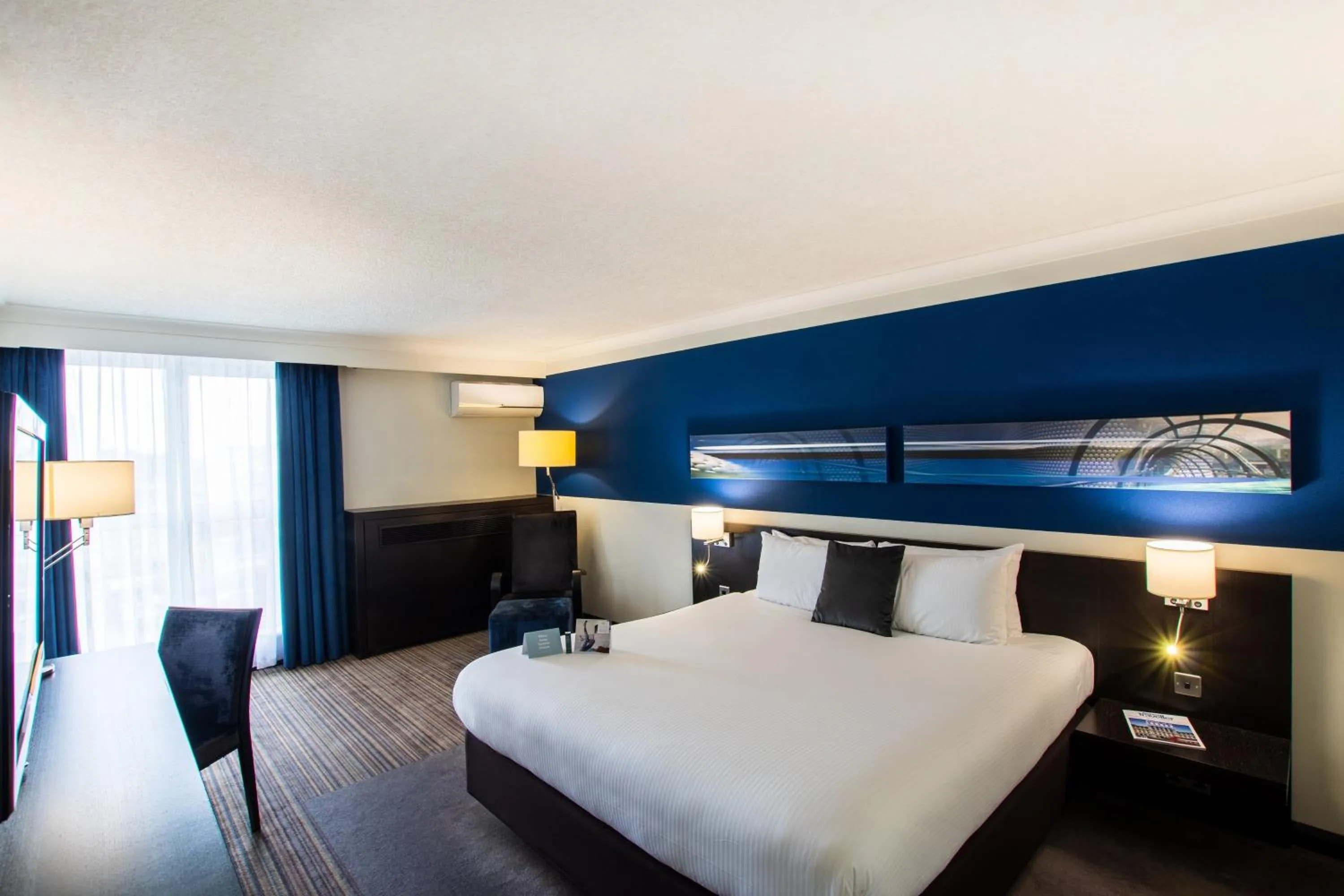 Photo of the whole room, Bed in Crowne Plaza Birmingham City by IHG