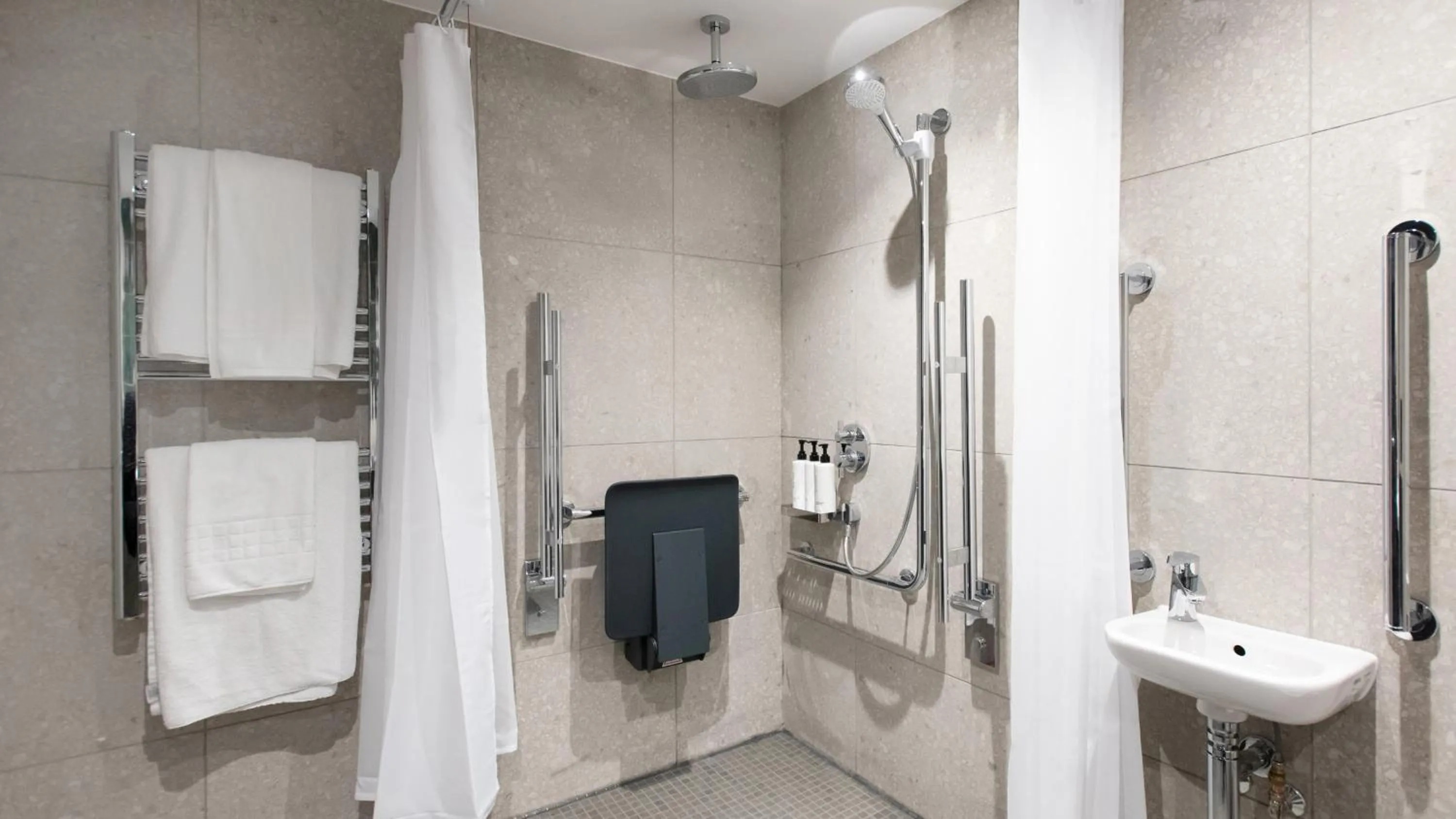 Photo of the whole room in Crowne Plaza Birmingham City by IHG