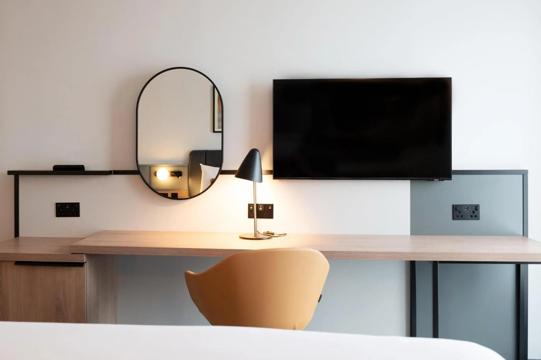 Photo of the whole room in Crowne Plaza Birmingham City by IHG