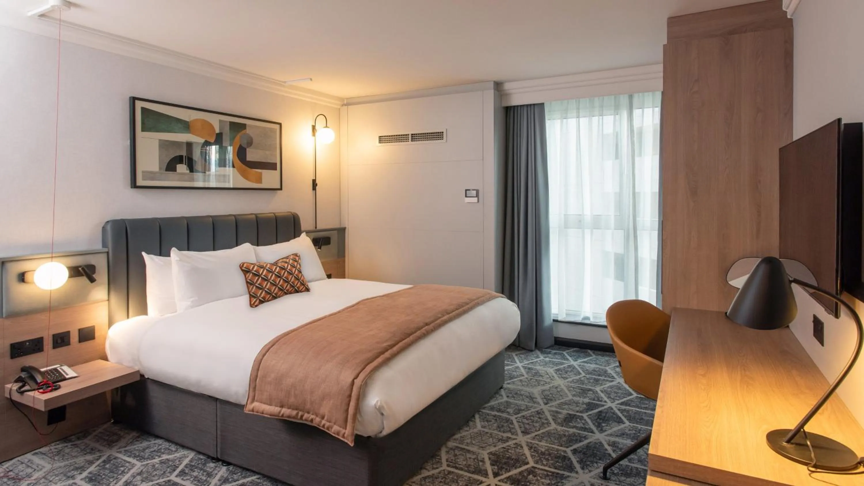 Photo of the whole room, Bed in Crowne Plaza Birmingham City by IHG