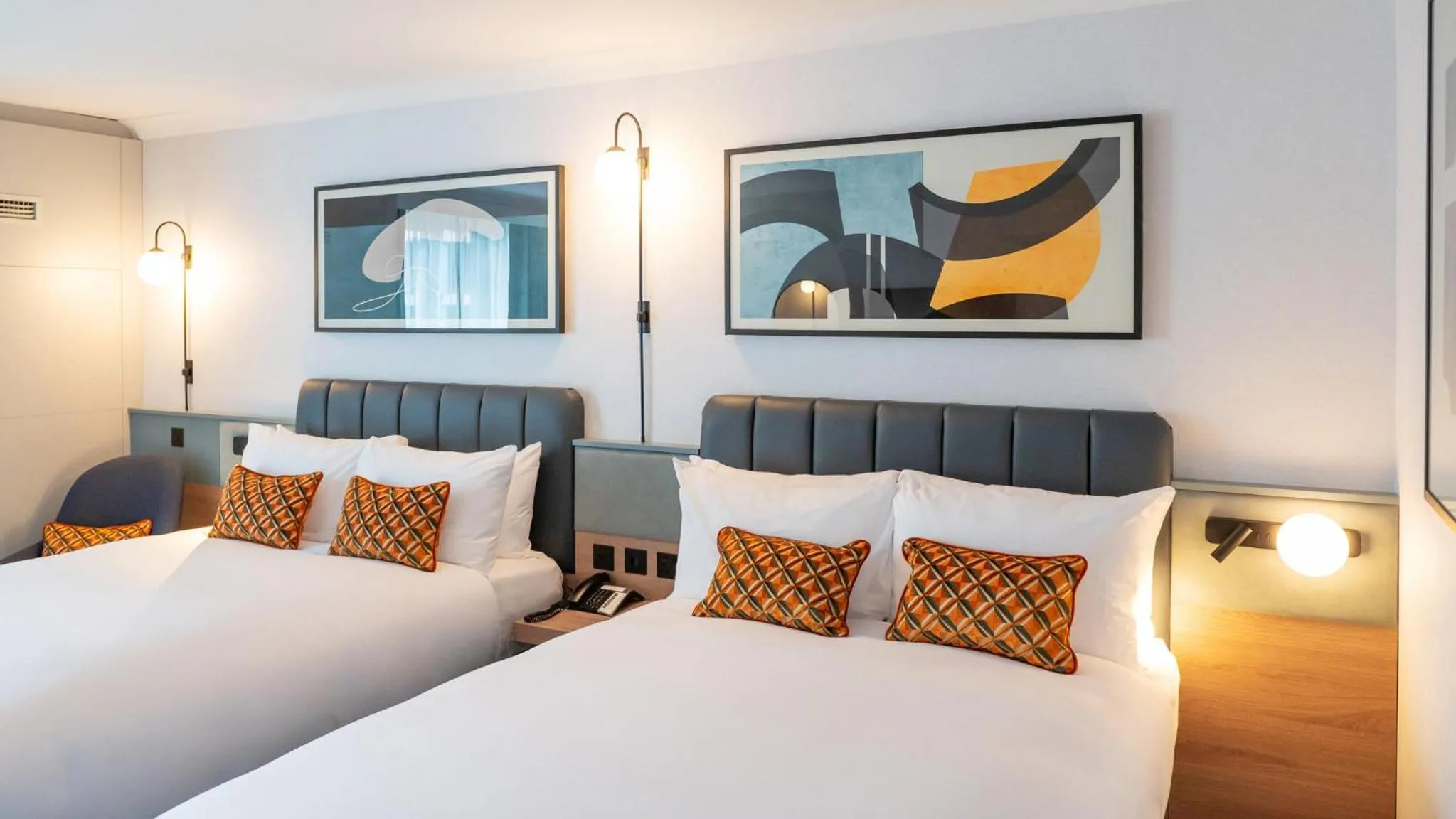 Photo of the whole room, Bed in Crowne Plaza Birmingham City by IHG