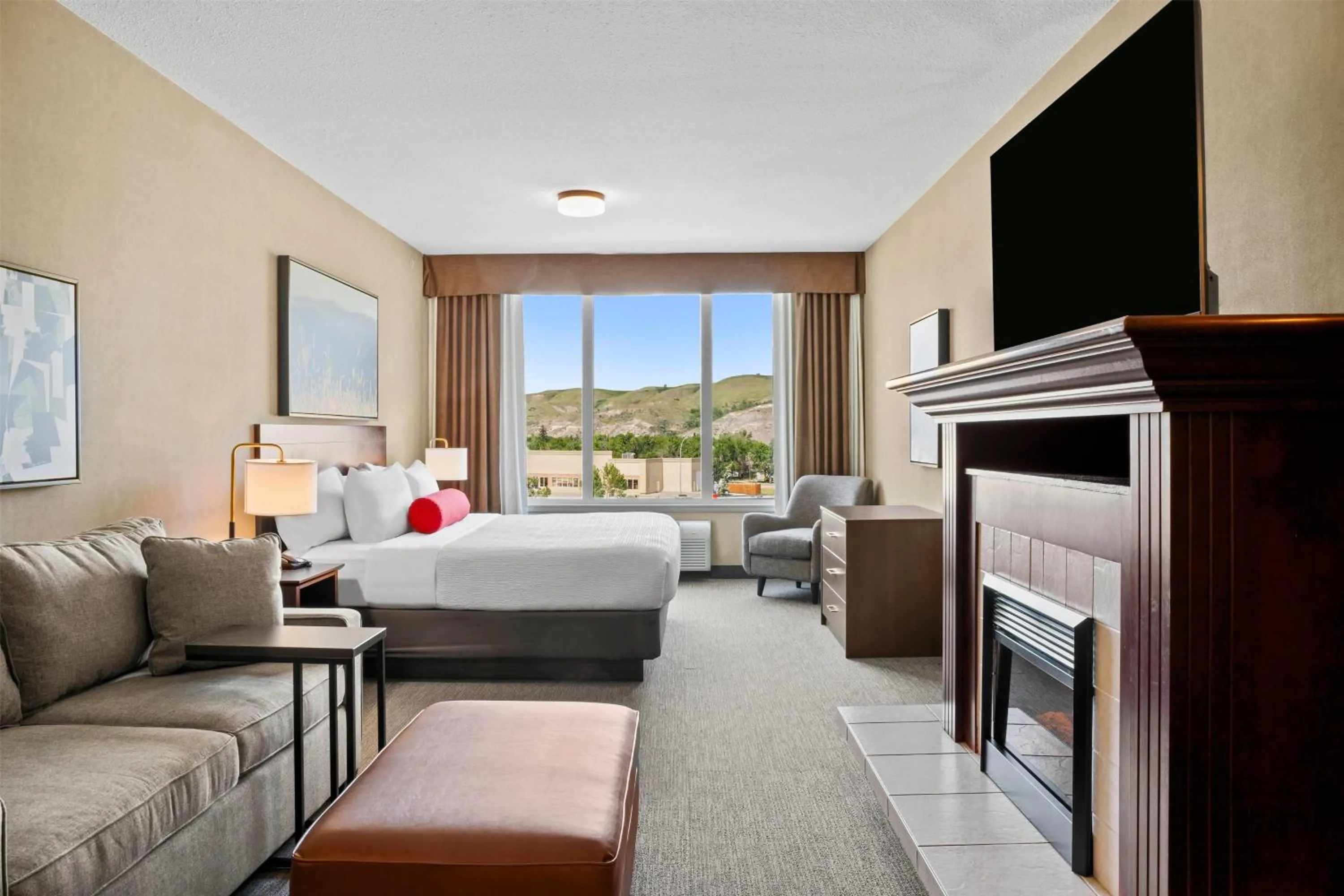 Photo of the whole room, Bed in Ramada by Wyndham Drumheller Hotel & Suites
