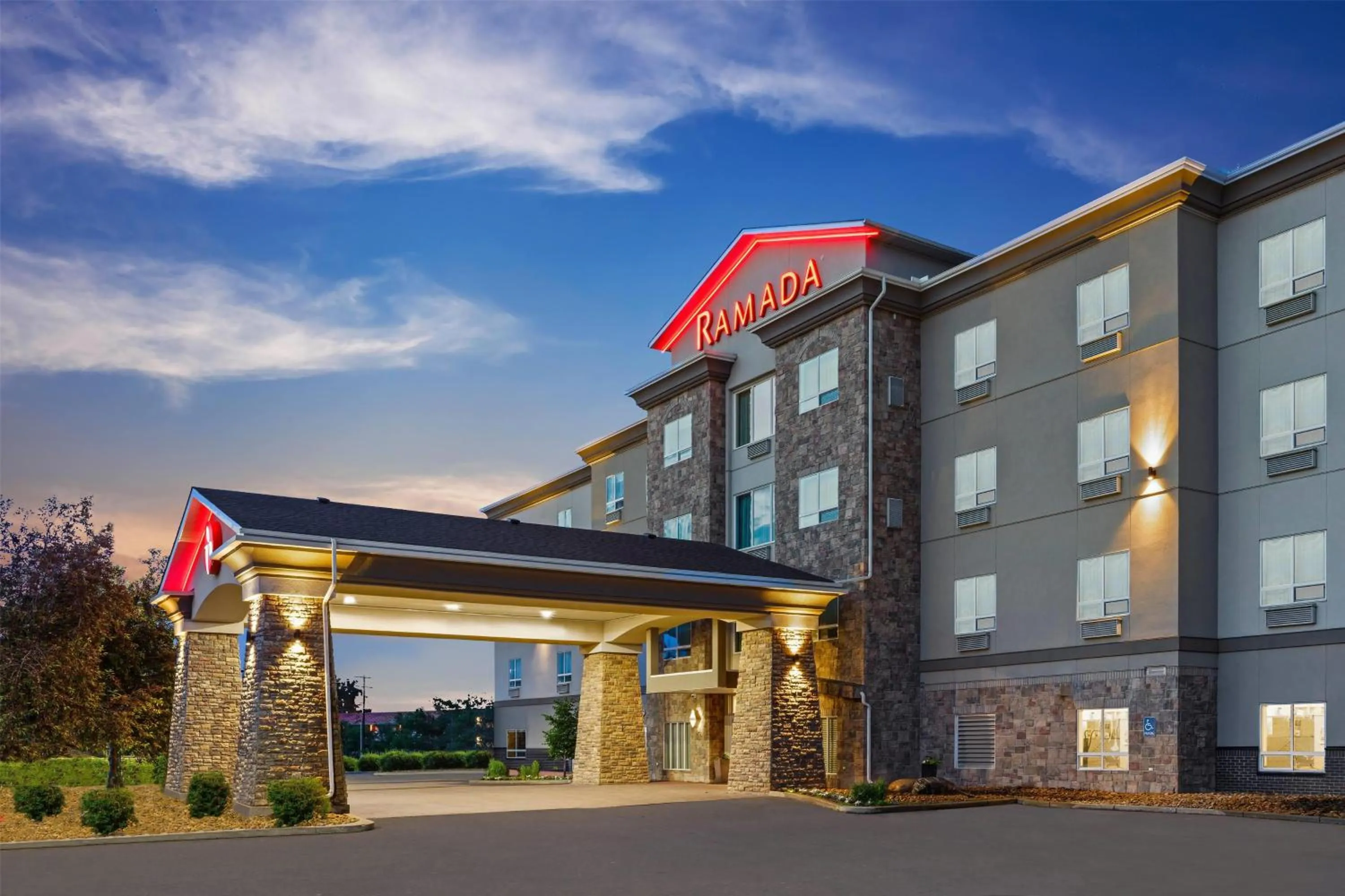 Property building in Ramada by Wyndham Drumheller Hotel & Suites