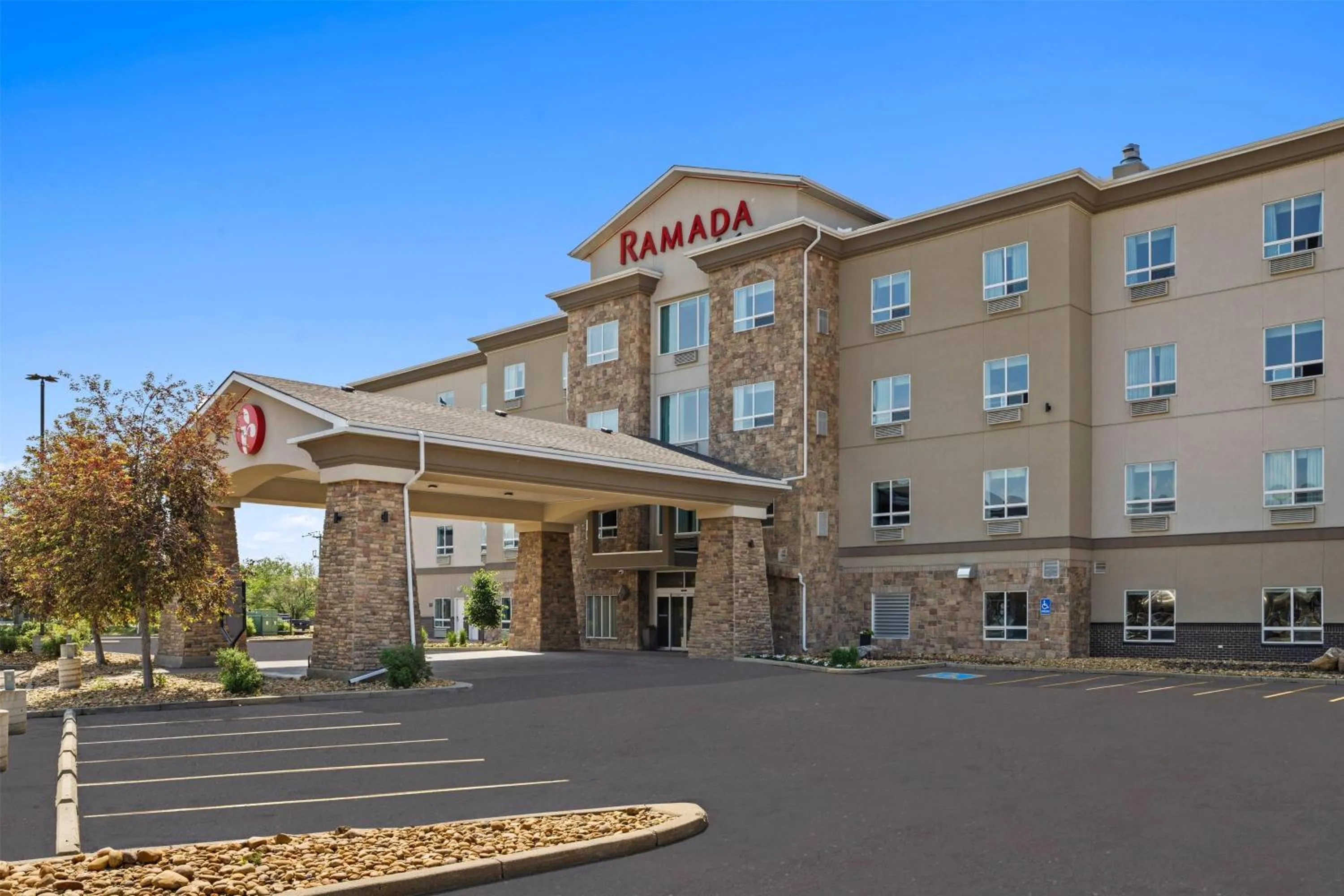 Property building in Ramada by Wyndham Drumheller Hotel & Suites