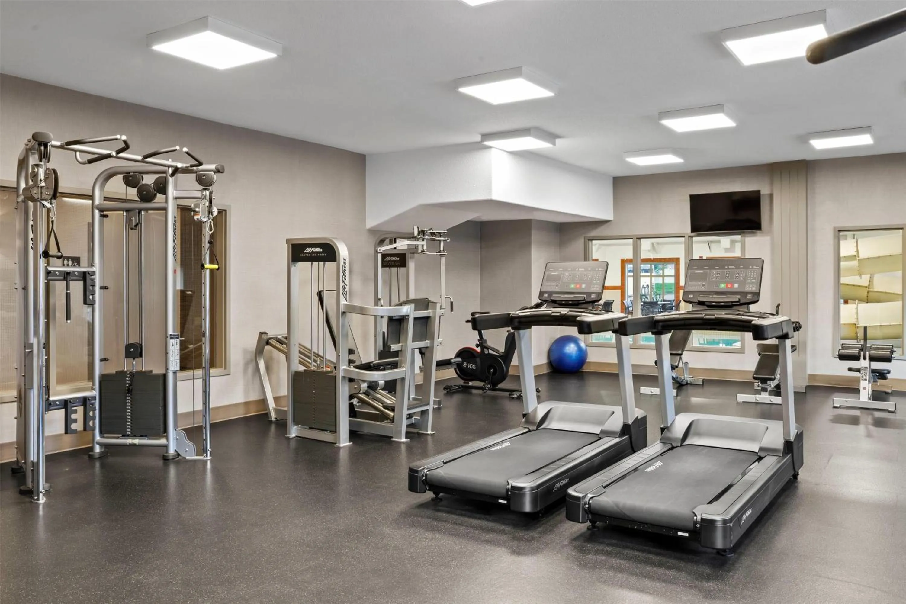 Fitness centre/facilities in Ramada by Wyndham Drumheller Hotel & Suites