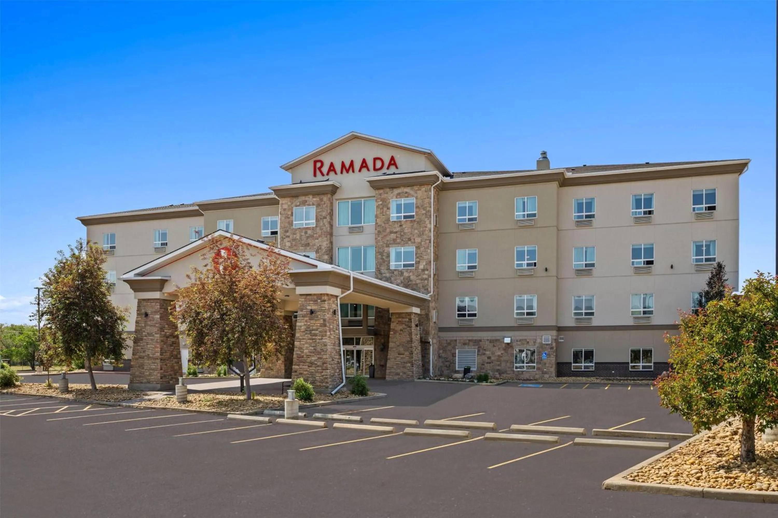 Property building in Ramada by Wyndham Drumheller Hotel & Suites