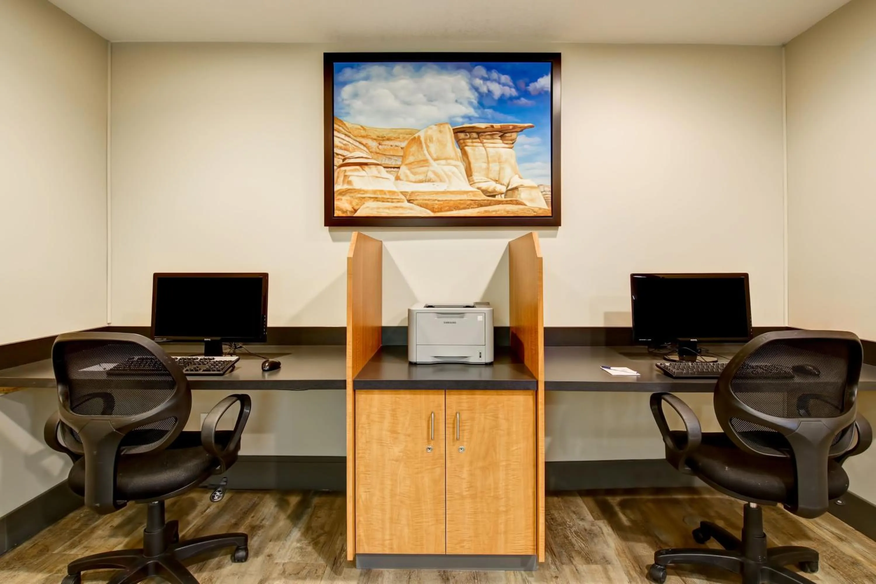 Business facilities in Canalta Jurassic - Drumheller