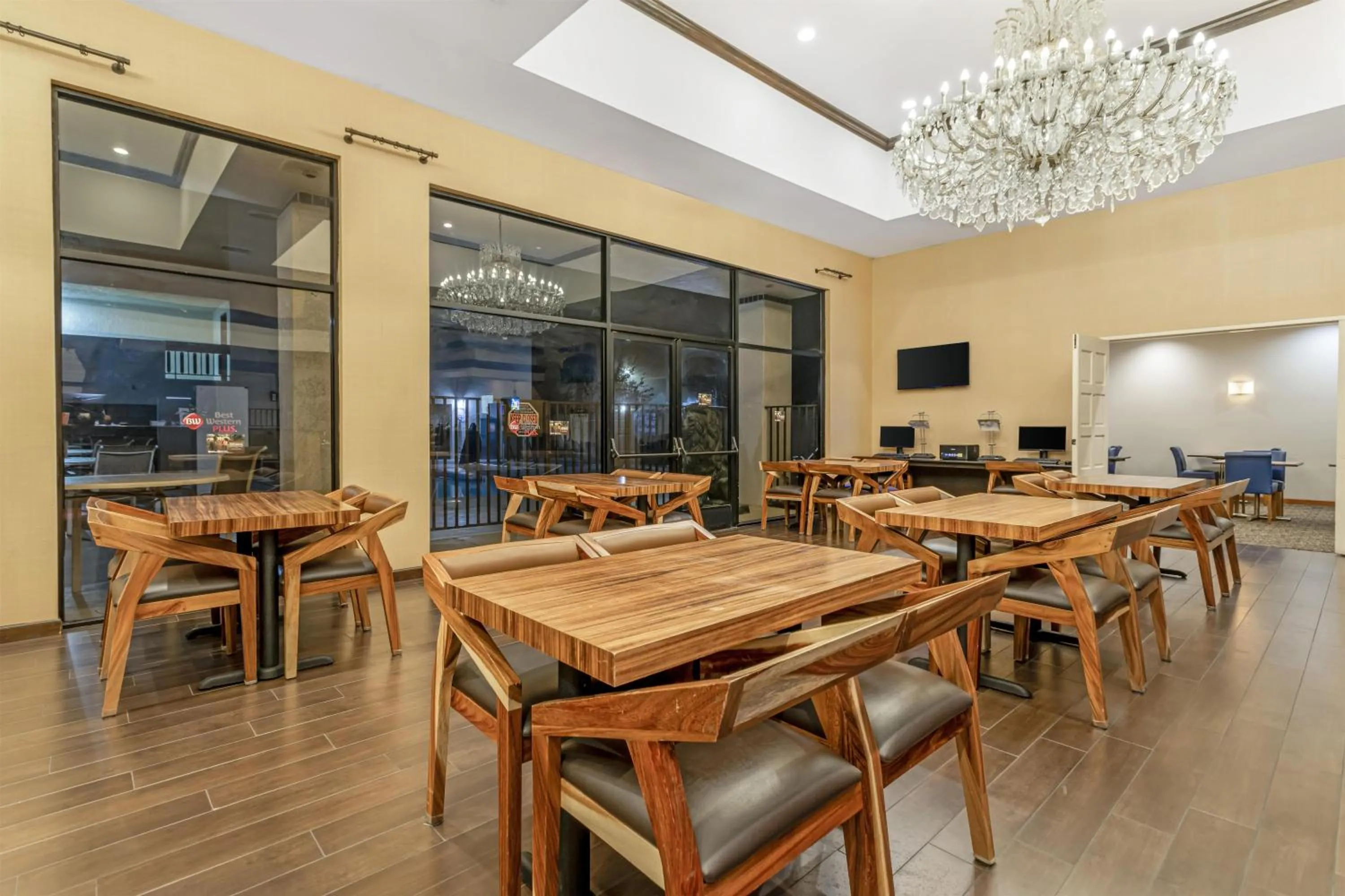 Breakfast in Best Western Plus Big America