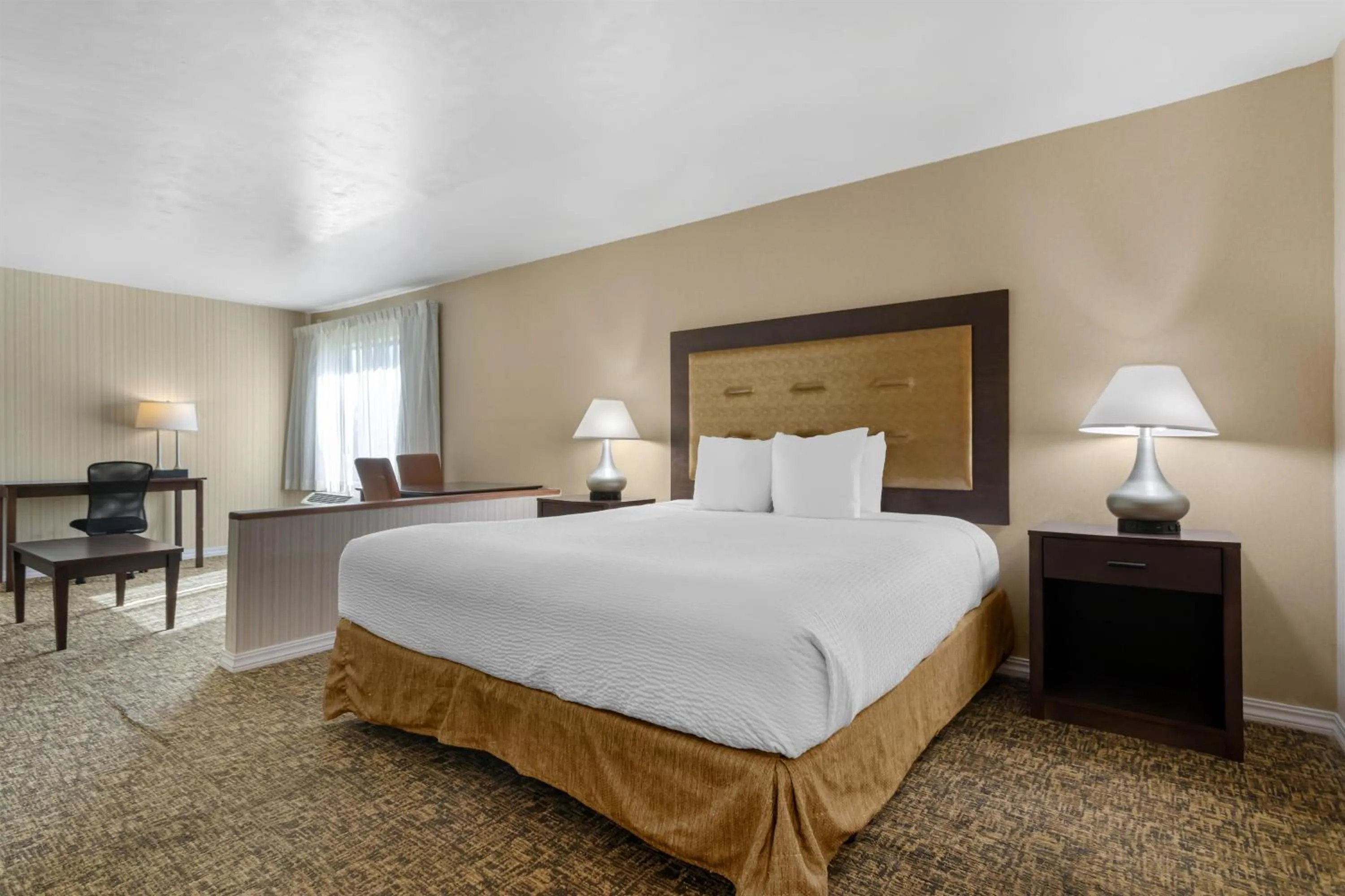 Bedroom, Bed in Best Western Plus Big America