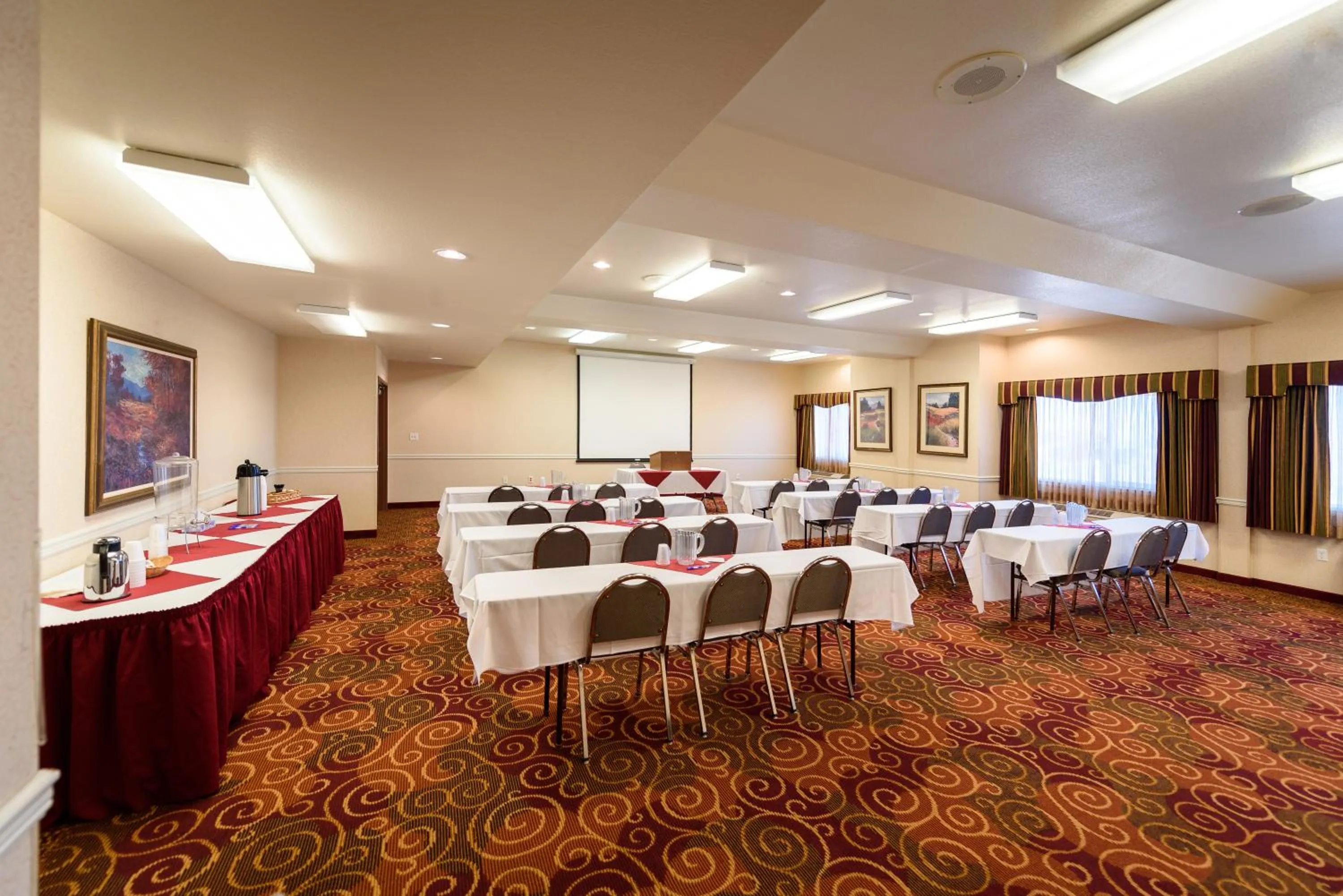 Meeting/conference room in Crystal Inn Hotel & Suites - Great Falls