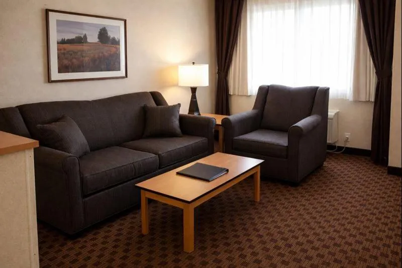 Seating area in Crystal Inn Hotel & Suites - Great Falls