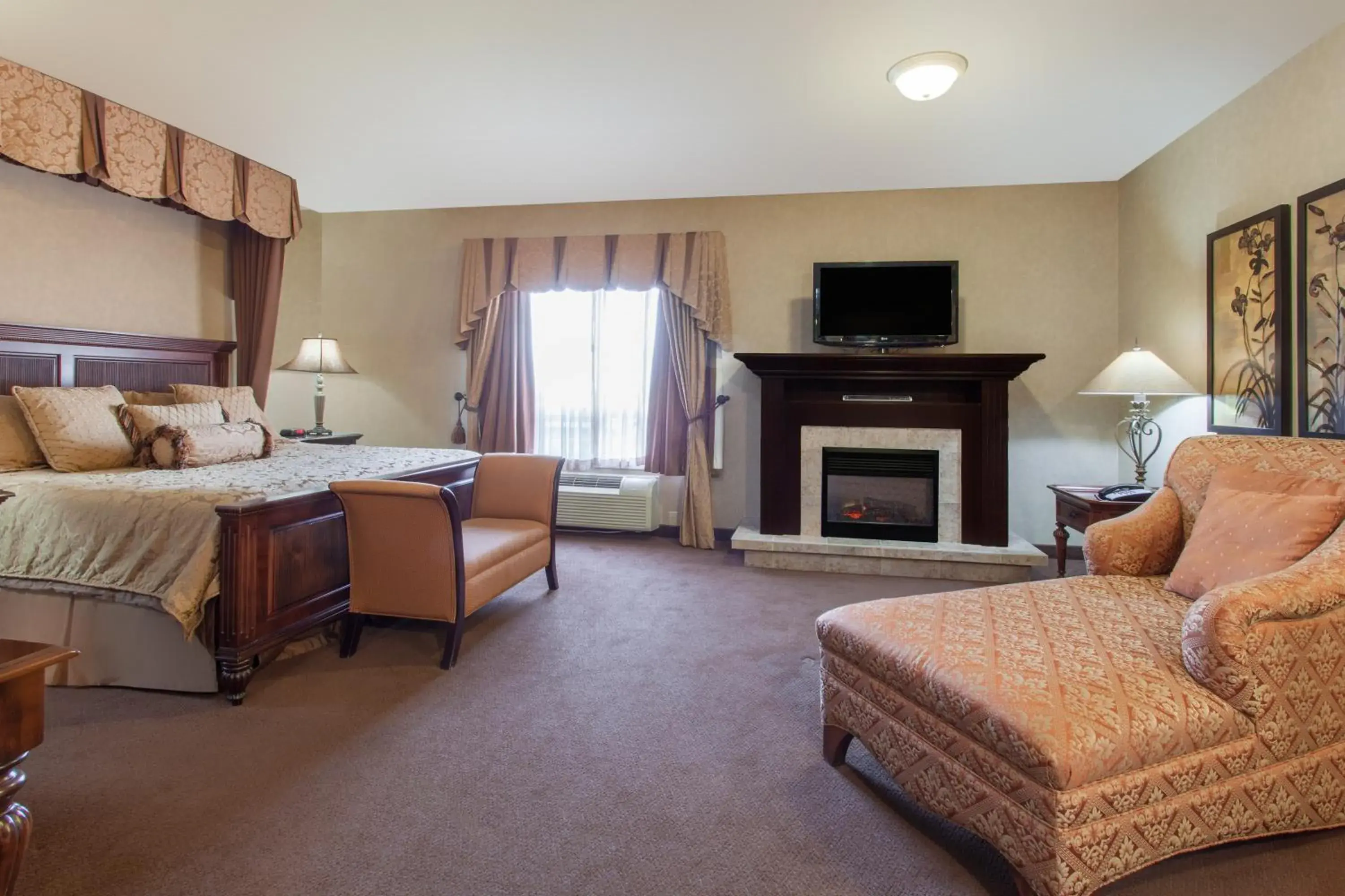 Deluxe King Suite in Ramada by Wyndham Camrose Deluxe King Suite in Ramada by Wyndham Camrose