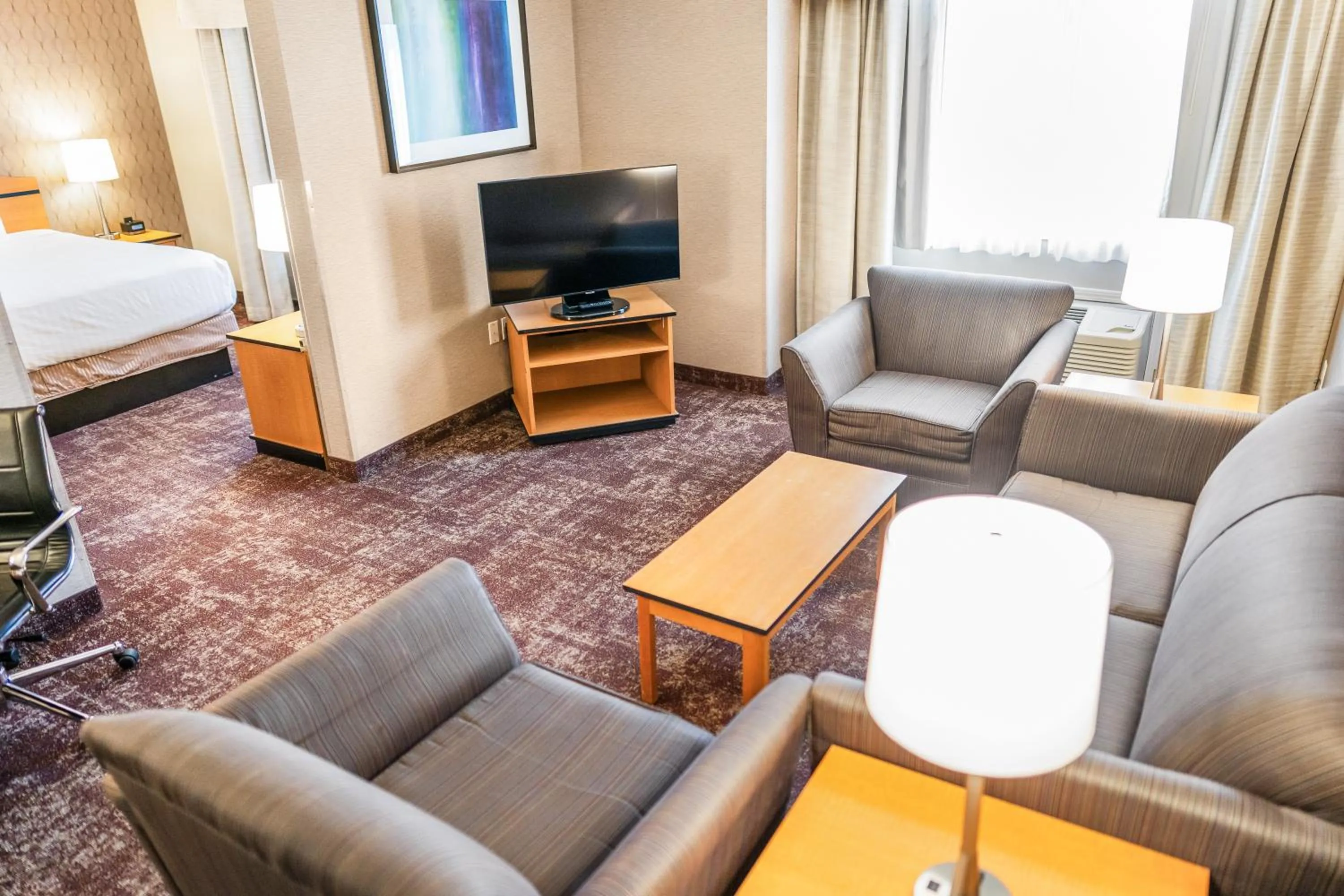 Living room, Bed in Crystal Inn Hotel & Suites - West Valley City