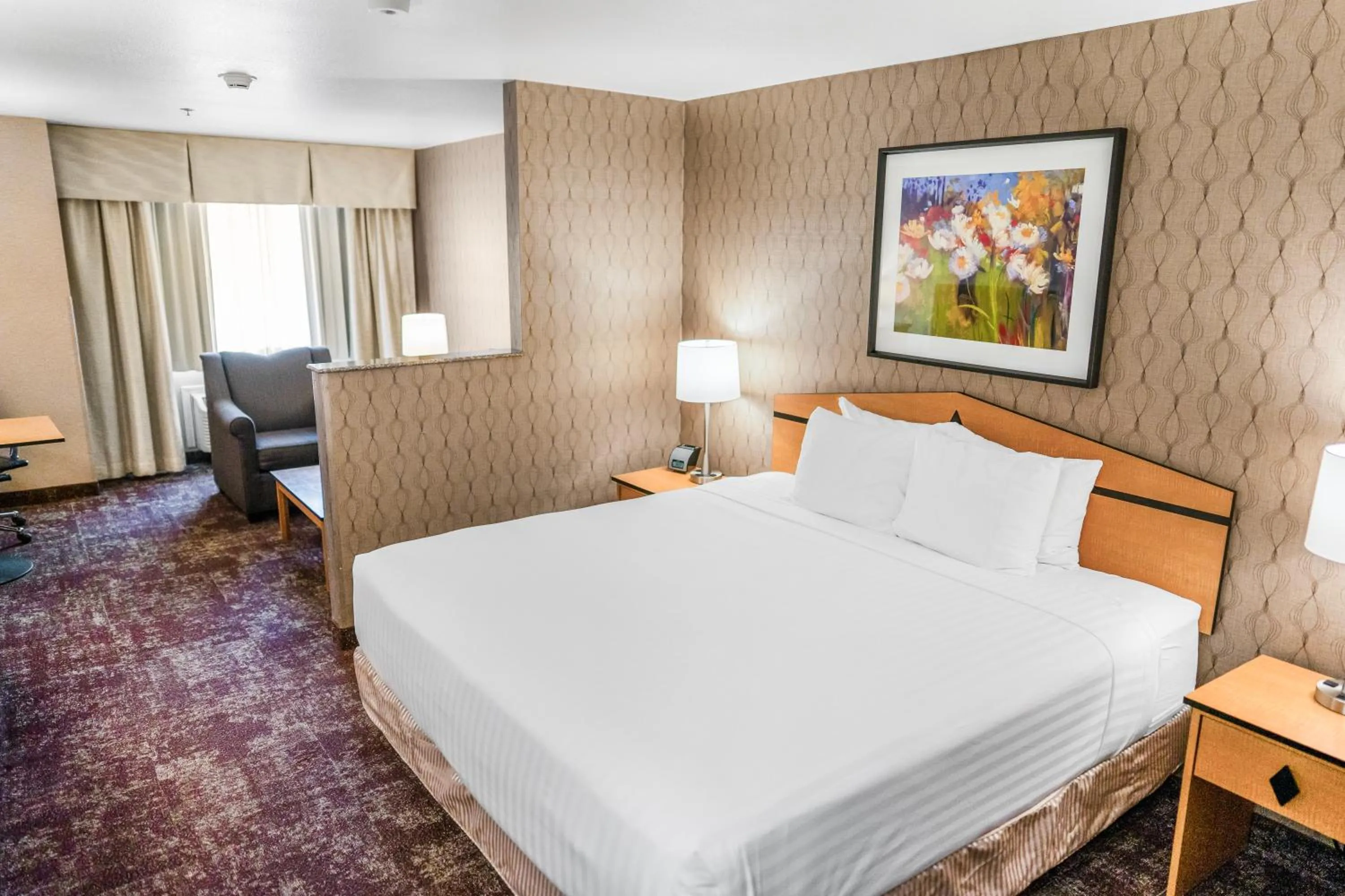 Bedroom, Bed in Crystal Inn Hotel & Suites - West Valley City