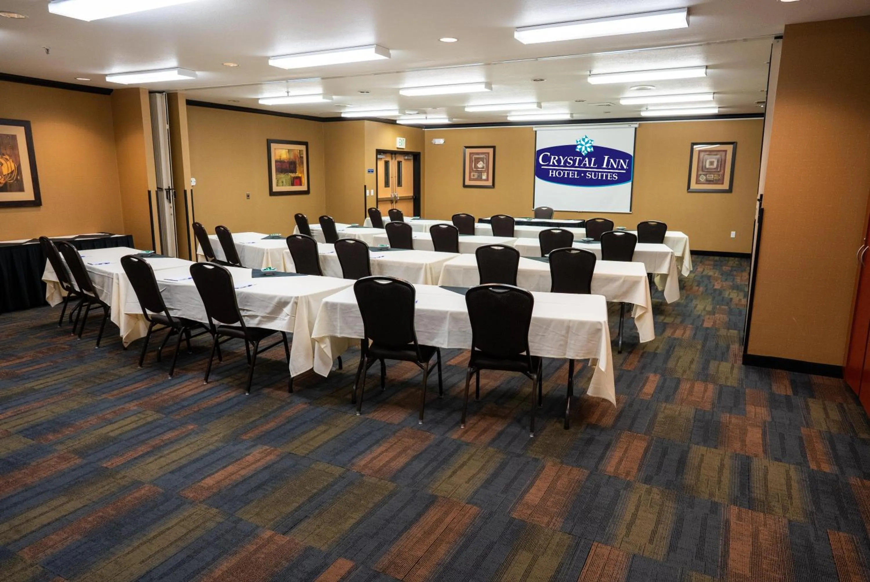 Meeting/conference room in Crystal Inn Hotel & Suites - West Valley City