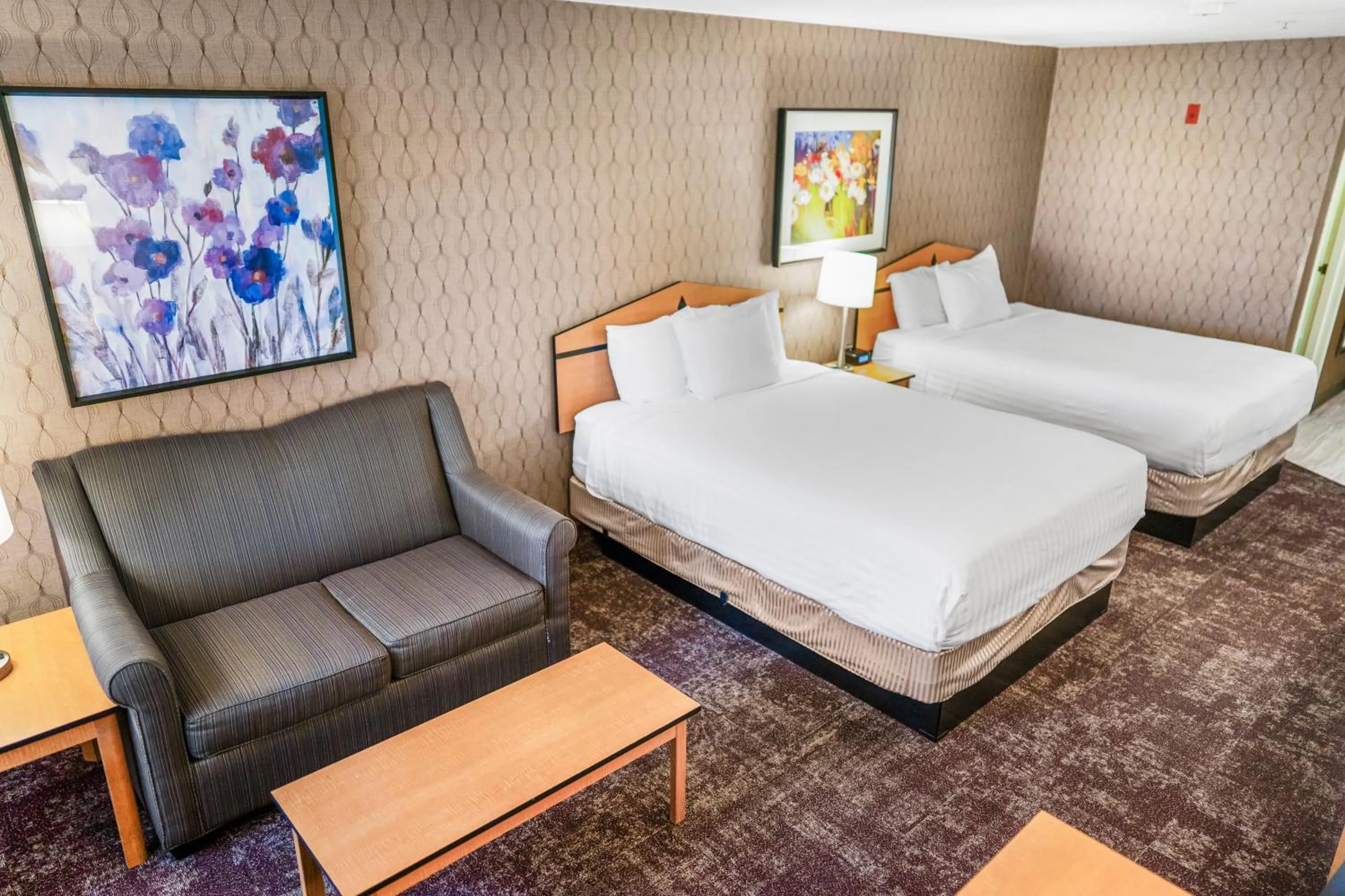 Bed in Crystal Inn Hotel & Suites - West Valley City