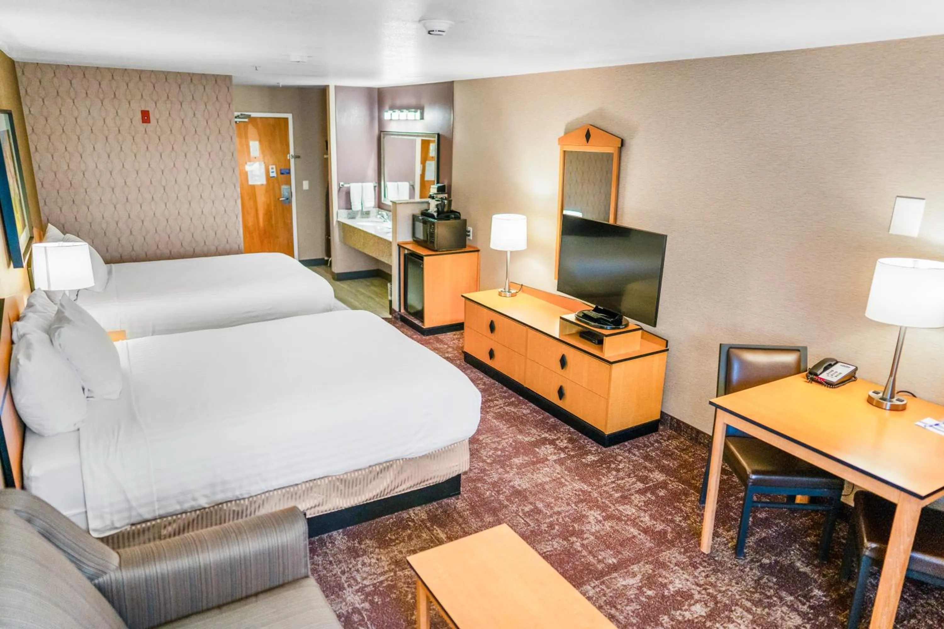 Bed in Crystal Inn Hotel & Suites - West Valley City